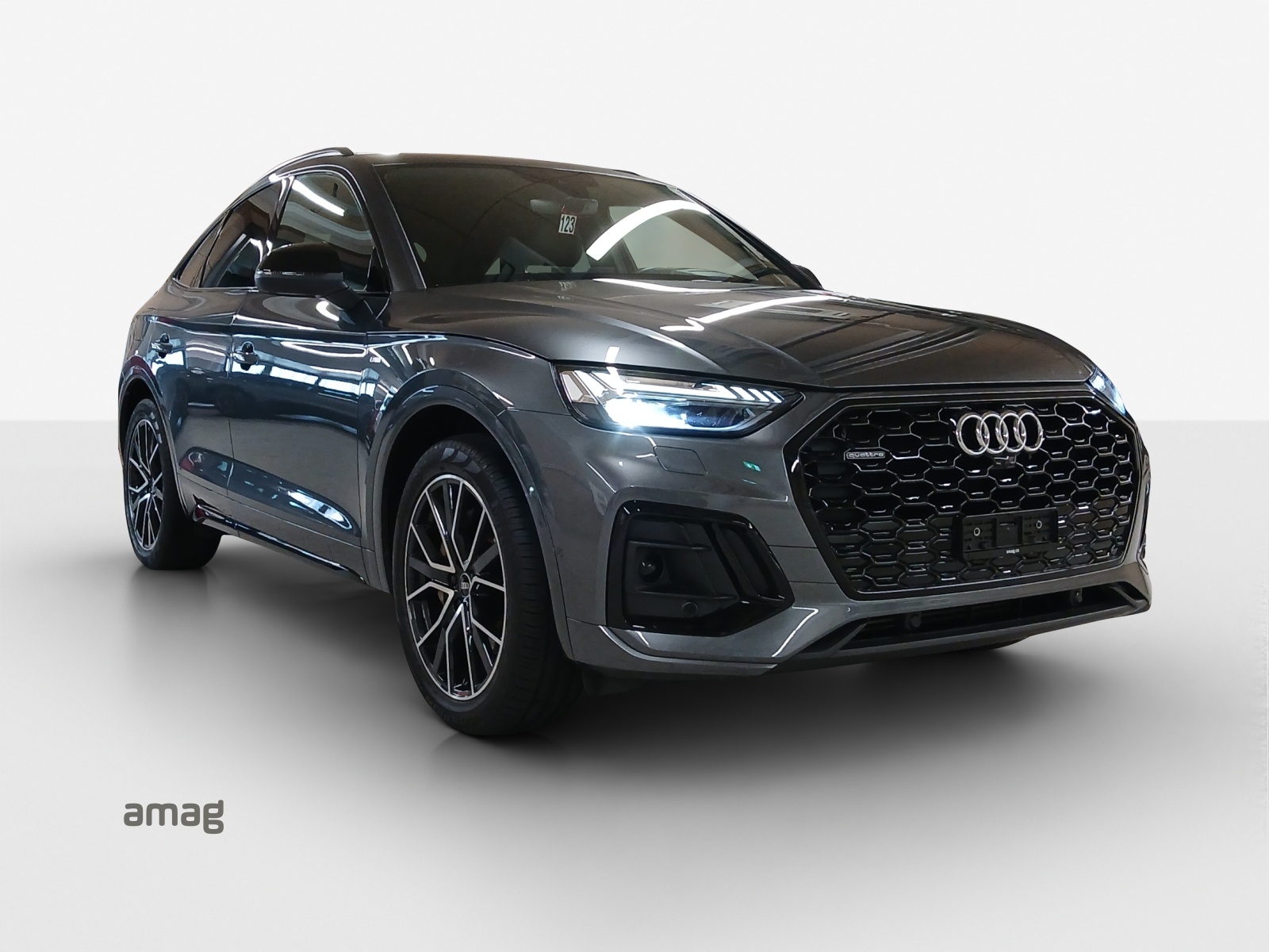 AUDI Q5 Sportback 50 TFSI e PHEV Black Edition quattro S-tronic-image-5