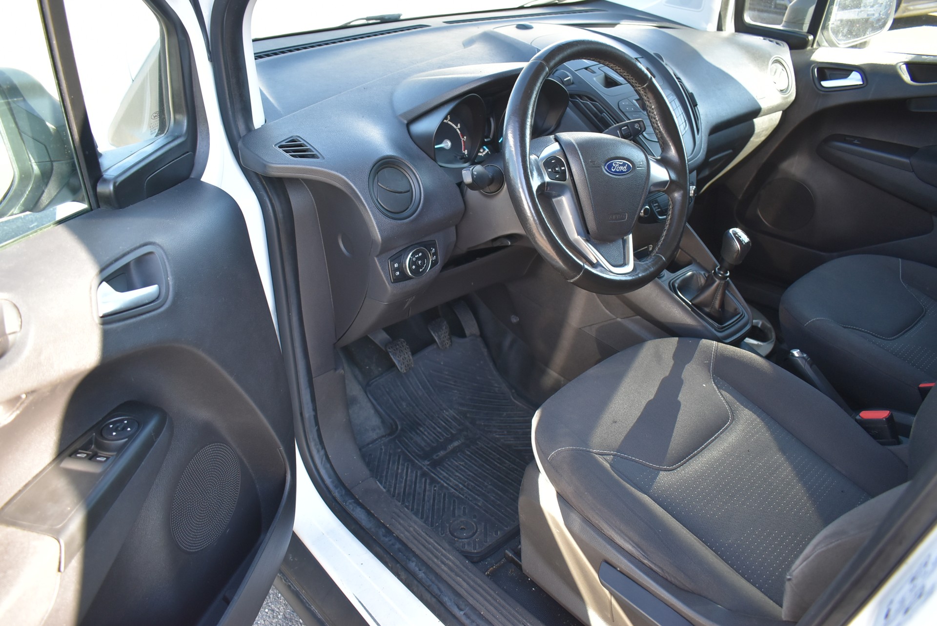 FORD Transit Courier Van 1.0 EcoBoost Trend-image-4