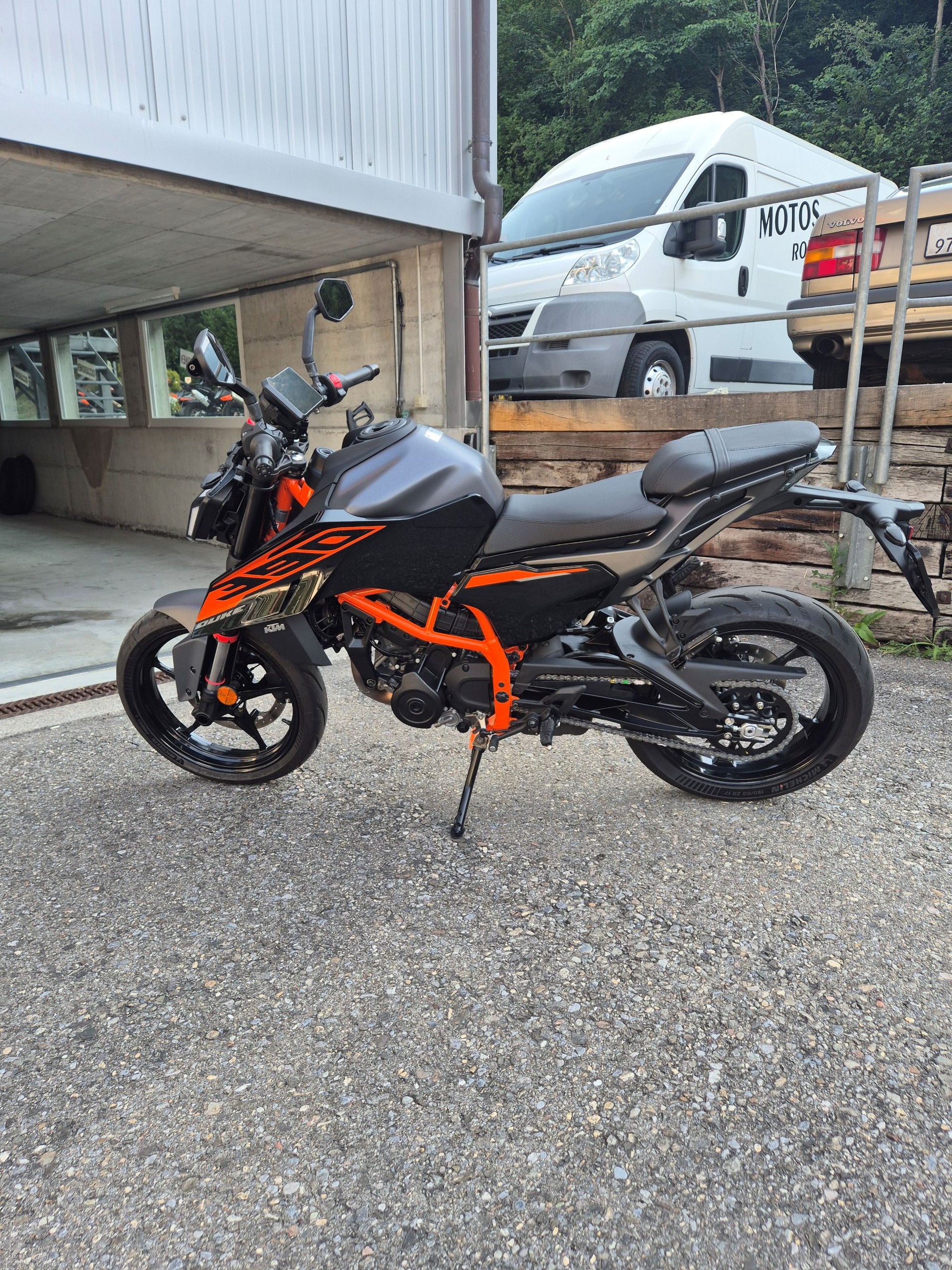 KTM 390 Duke-image-2