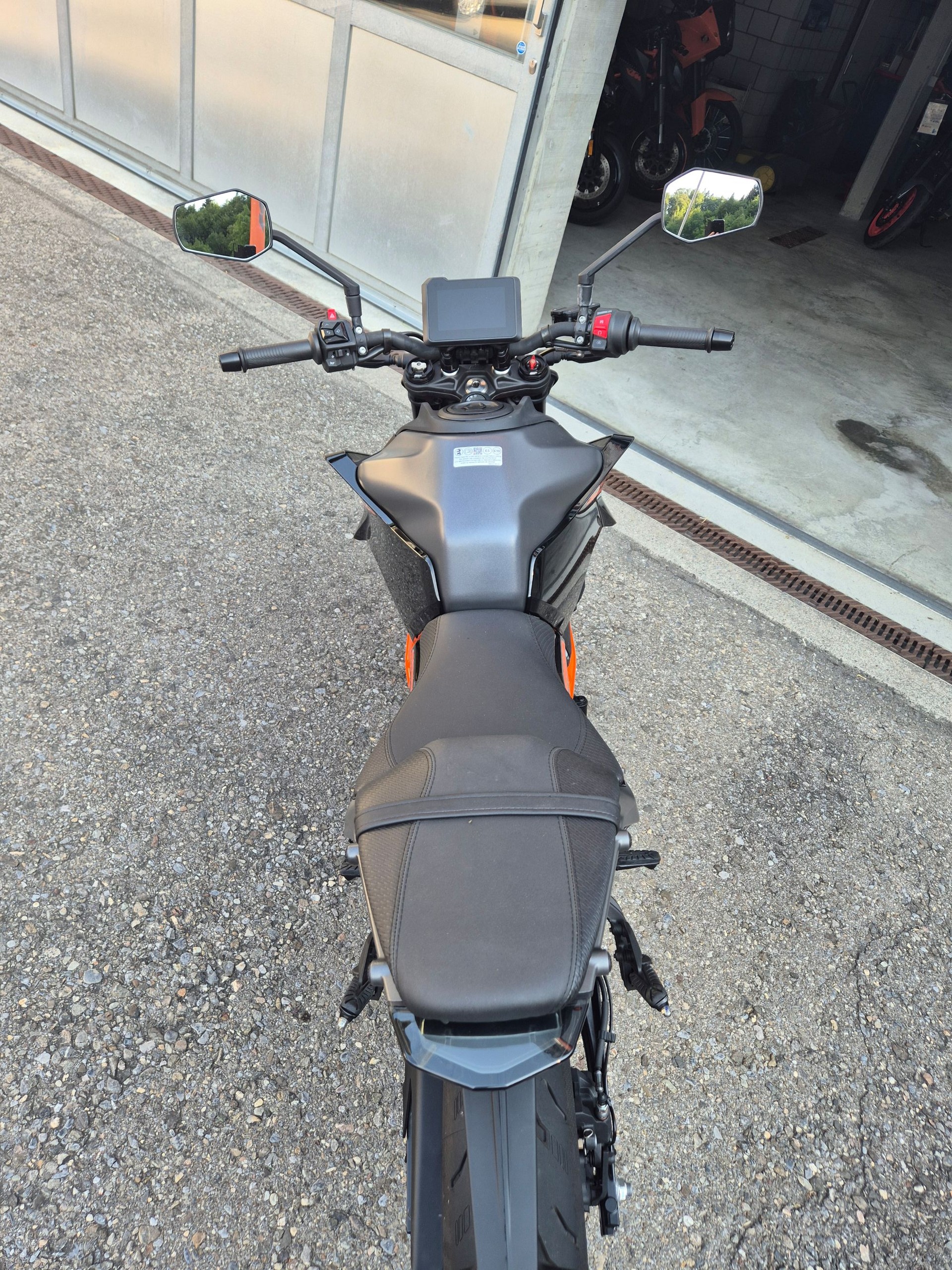KTM 390 Duke-image-3