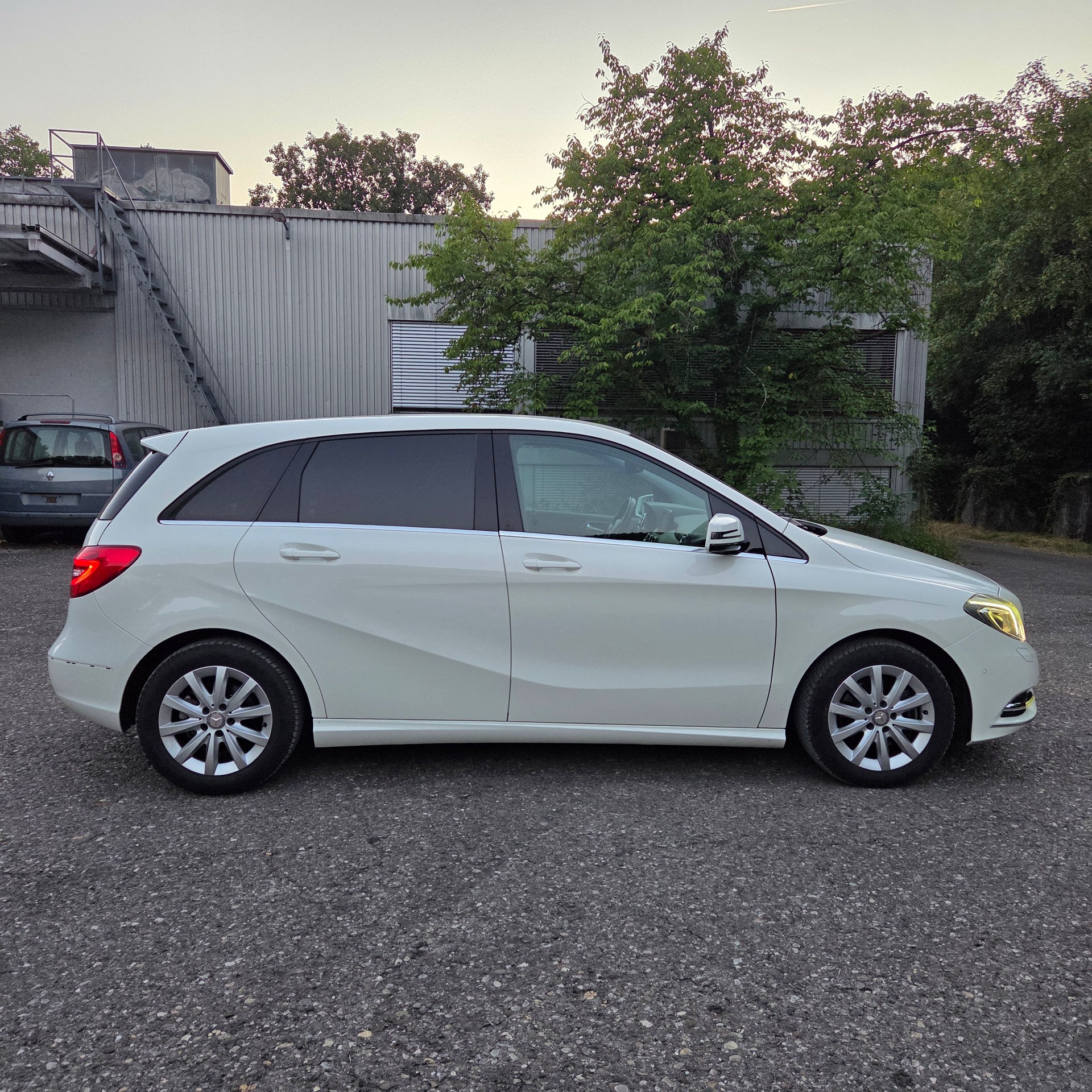 MERCEDES-BENZ B 200 7G-DCT-image-4