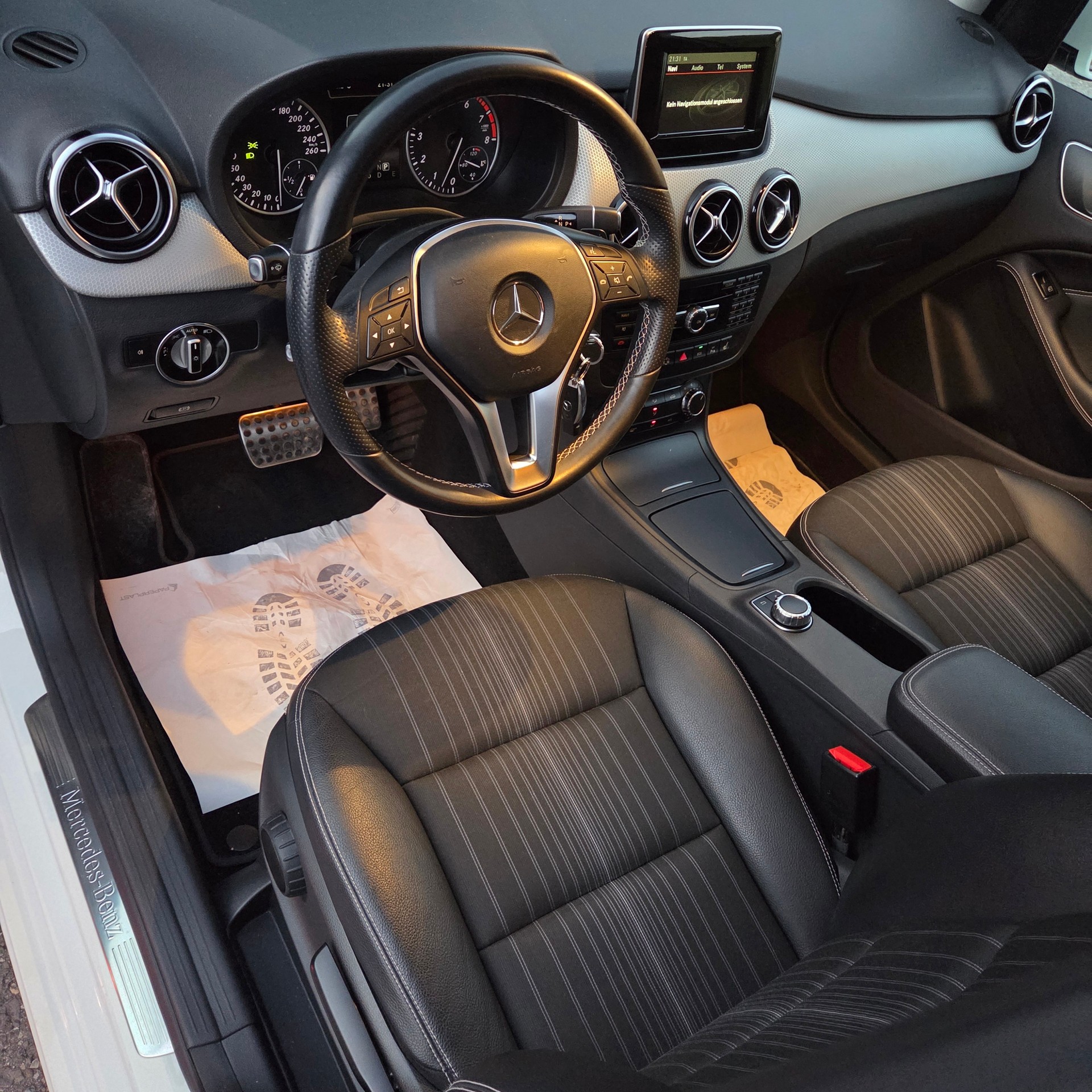 MERCEDES-BENZ B 200 7G-DCT-image-12