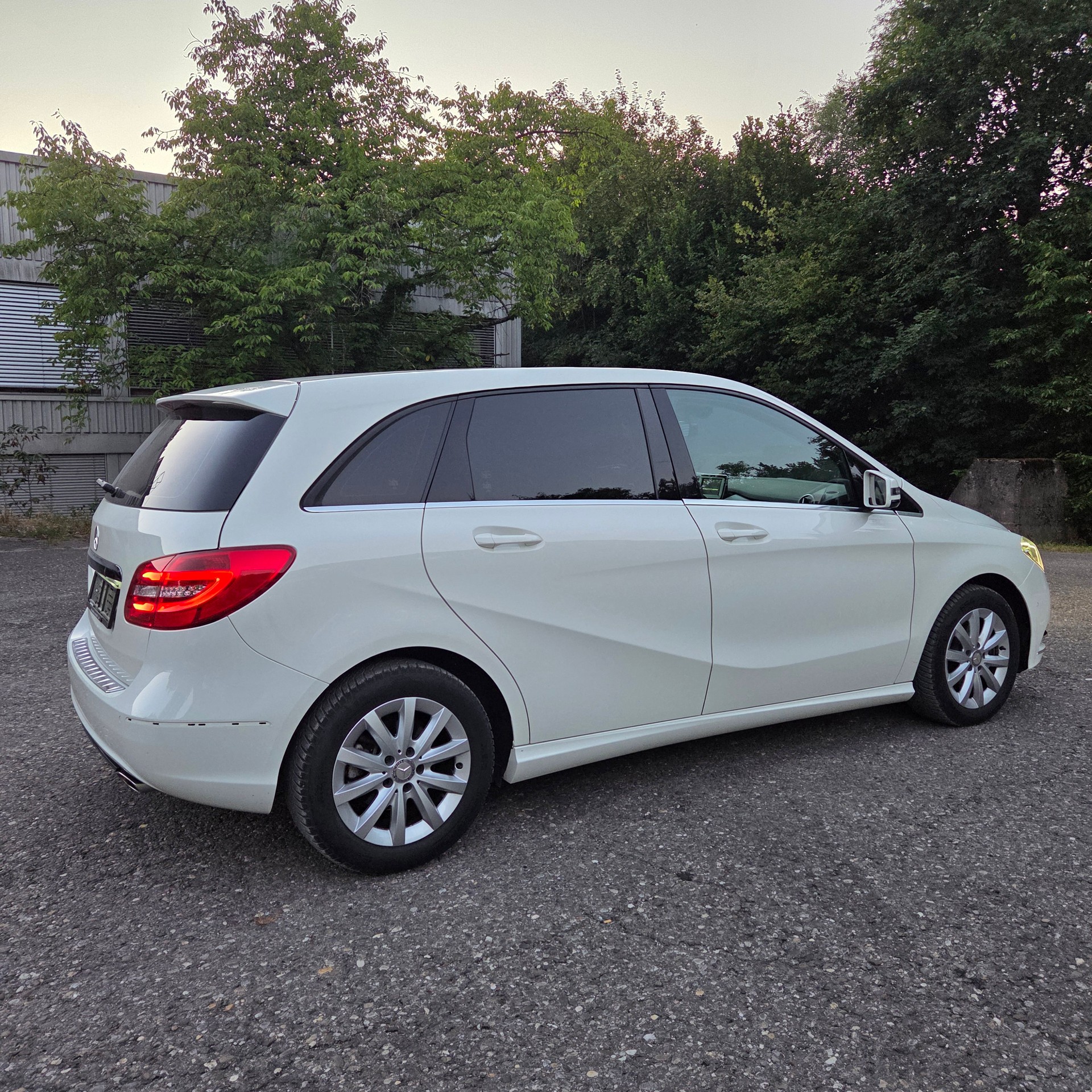 MERCEDES-BENZ B 200 7G-DCT-image-2