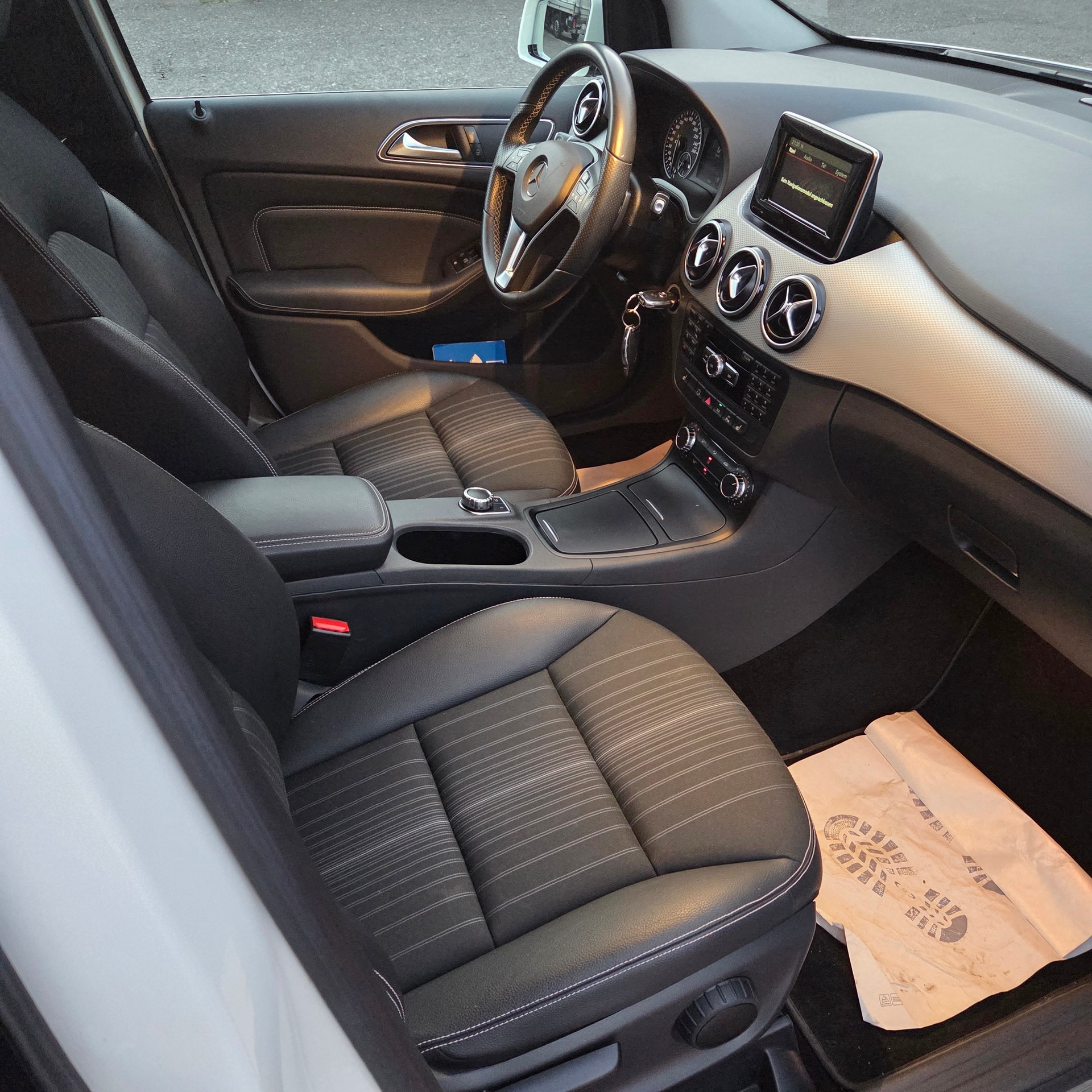 MERCEDES-BENZ B 200 7G-DCT-image-10