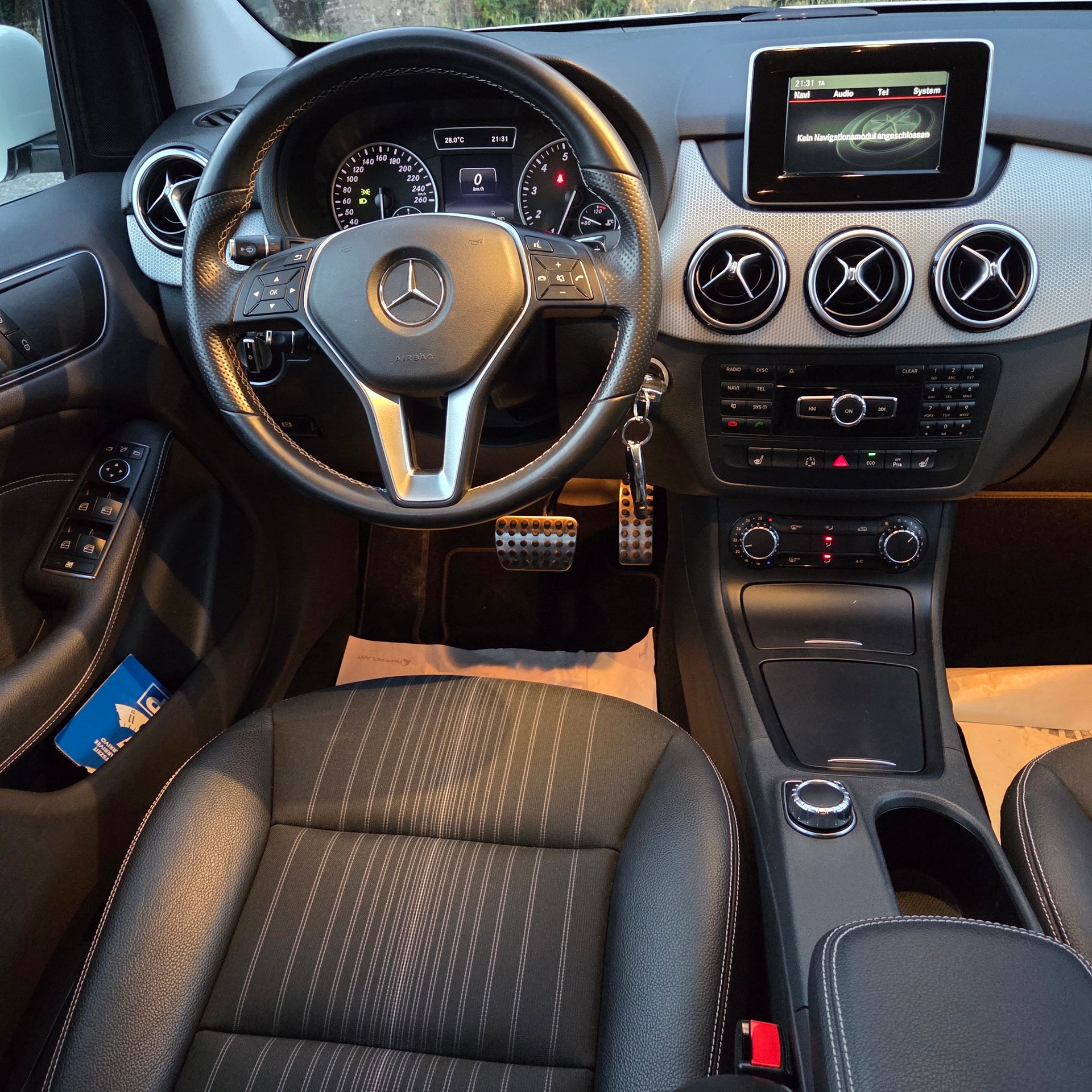 MERCEDES-BENZ B 200 7G-DCT-image-11