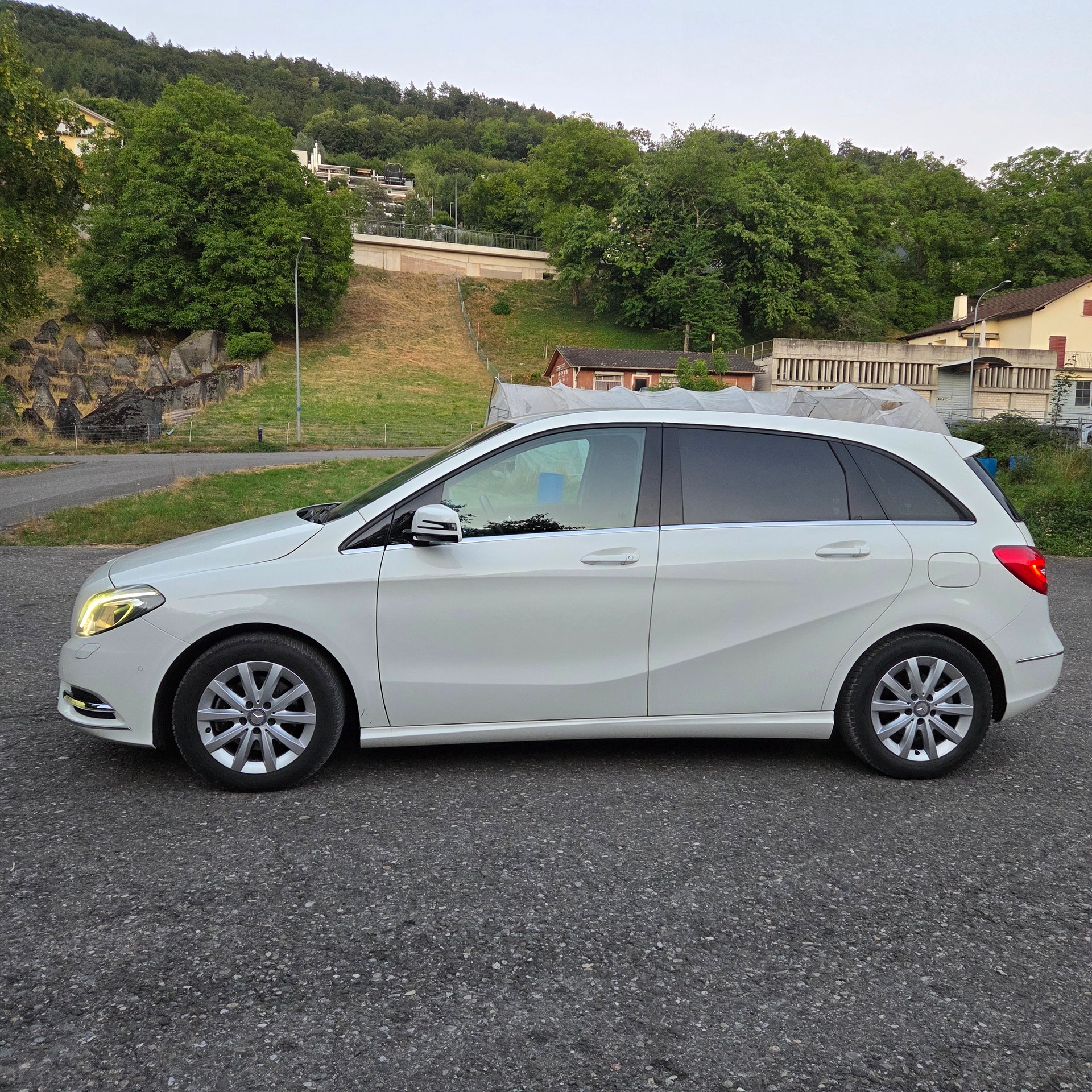 MERCEDES-BENZ B 200 7G-DCT-image-5