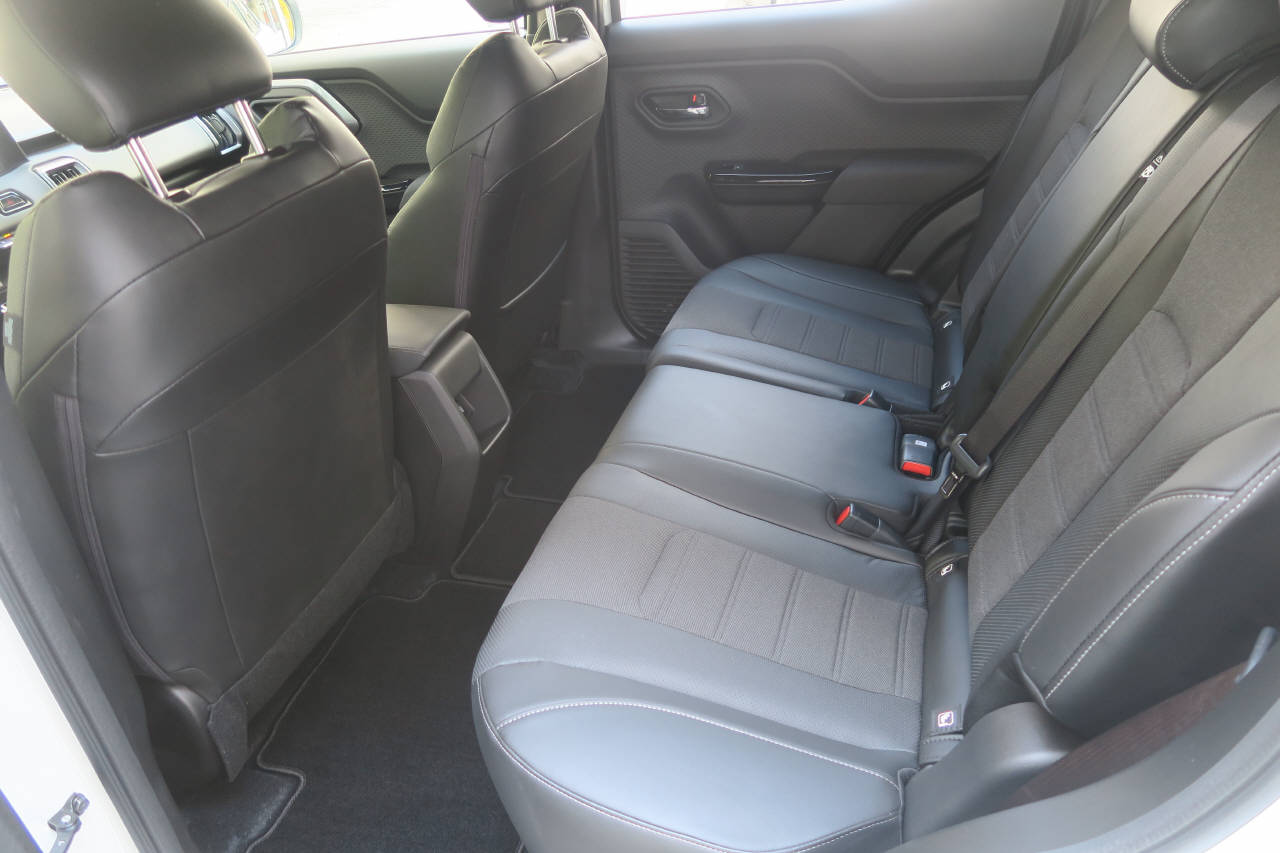 SUZUKI e Vitara Sakura Top 4x4-image-14