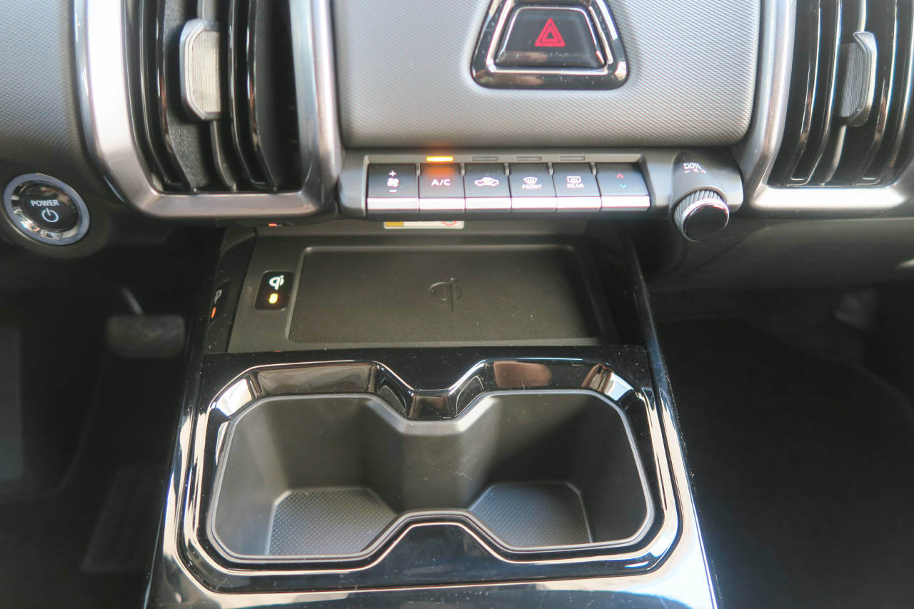 SUZUKI e Vitara Sakura Top 4x4-image-12