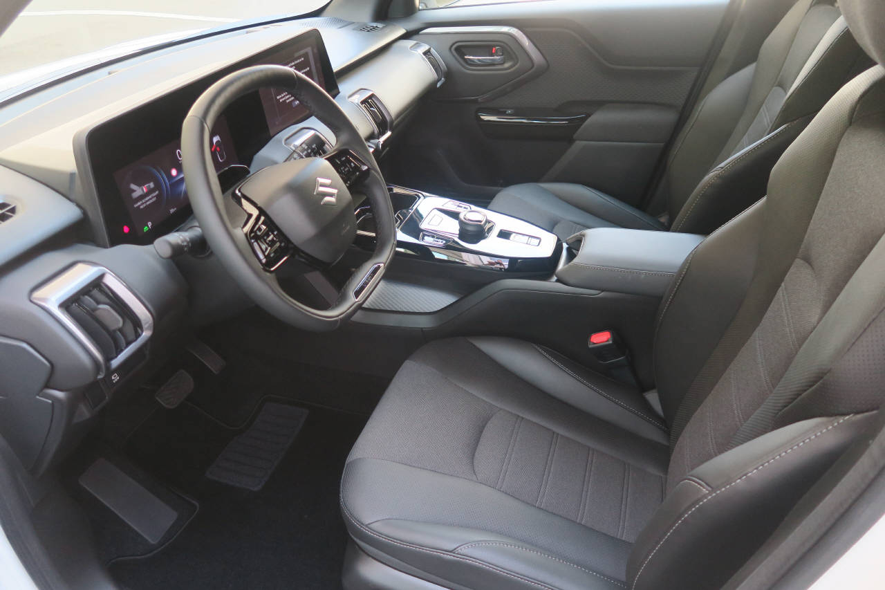 SUZUKI e Vitara Sakura Top 4x4-image-3