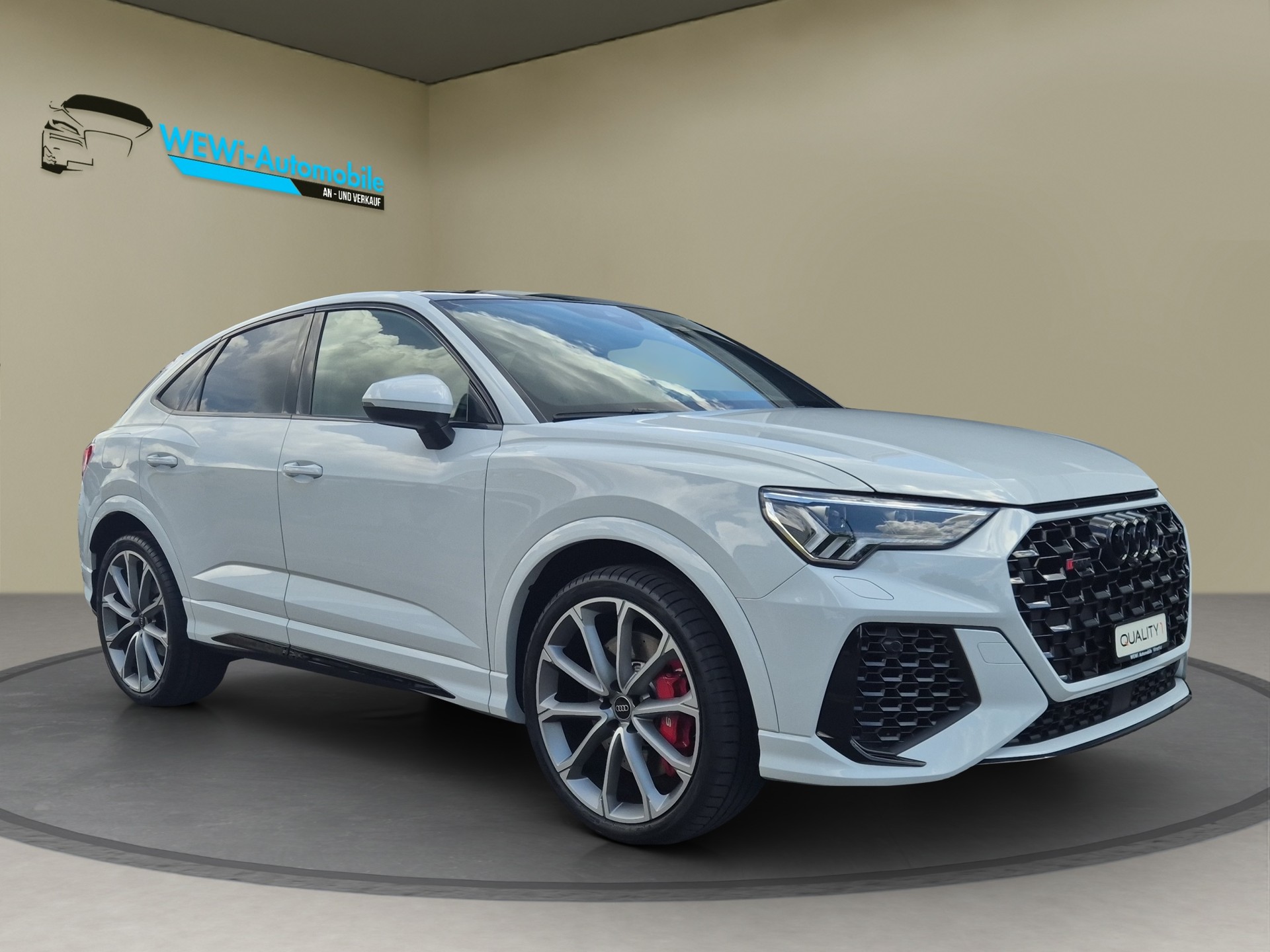 AUDI RS Q3 Sportback quattro S tronic-image-6