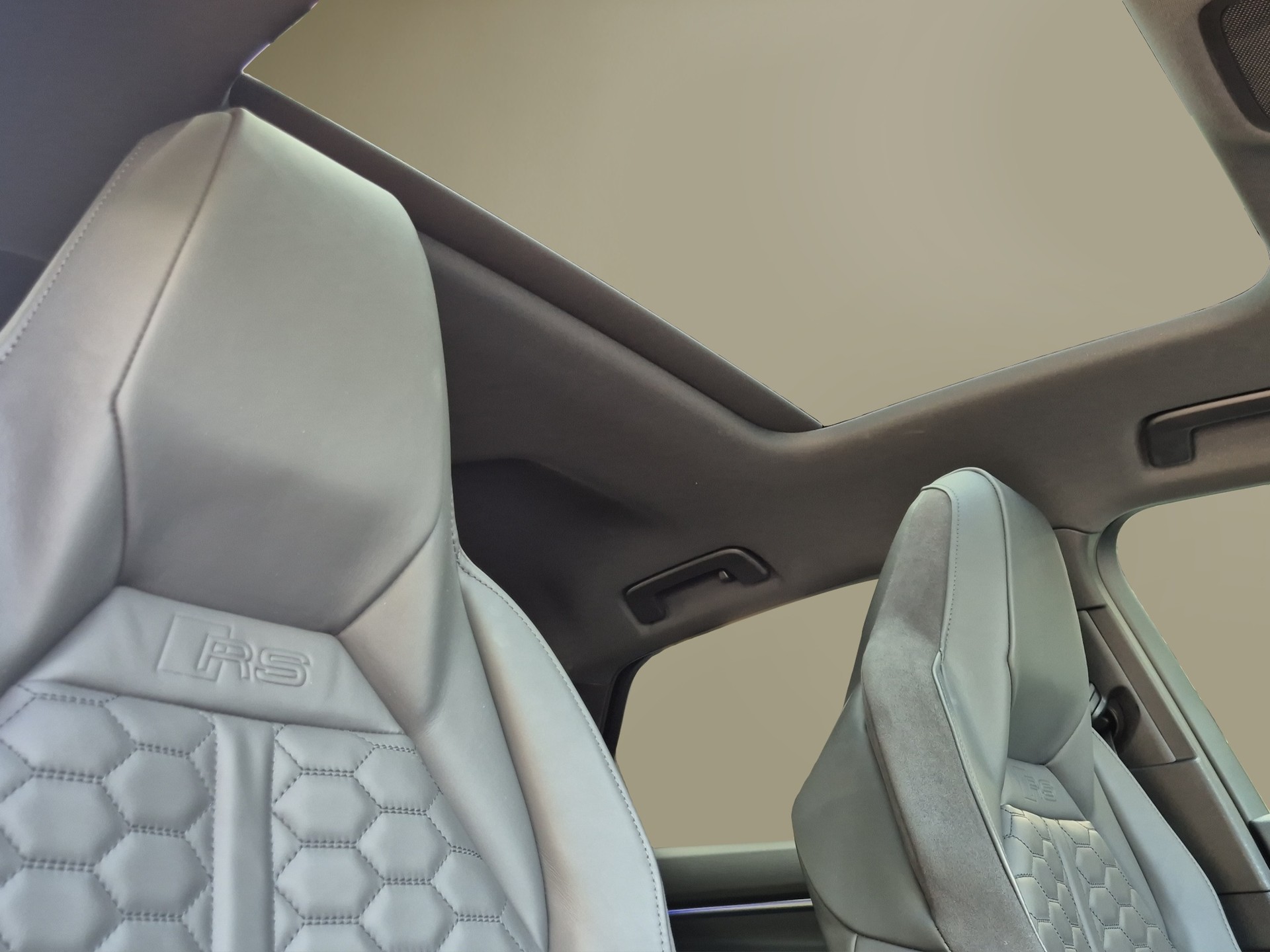 AUDI RS Q3 Sportback quattro S tronic-image-22
