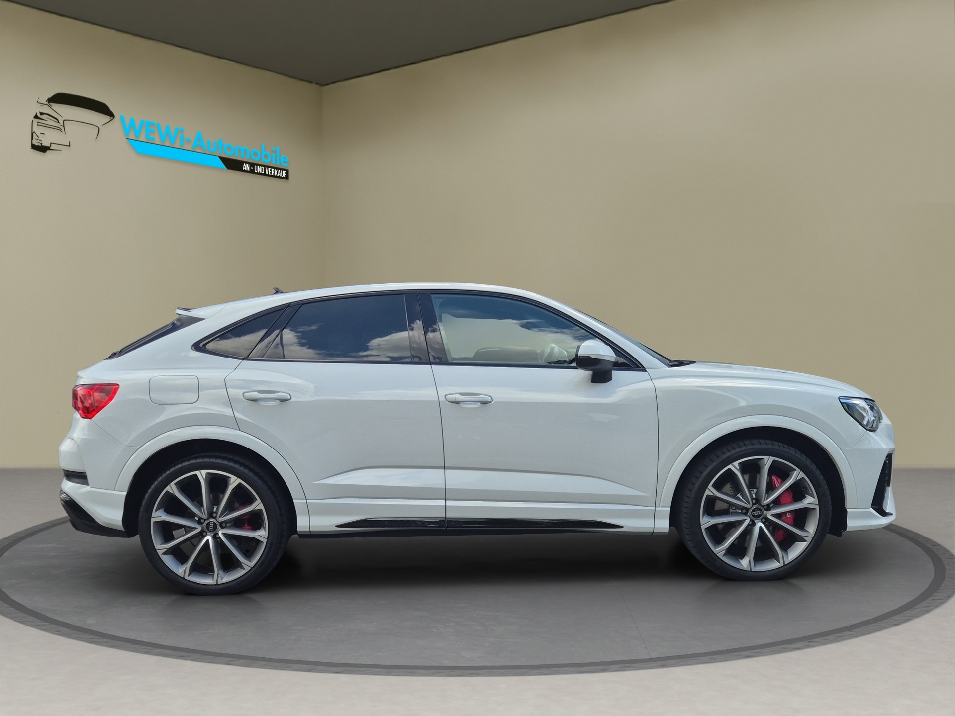 AUDI RS Q3 Sportback quattro S tronic-image-5