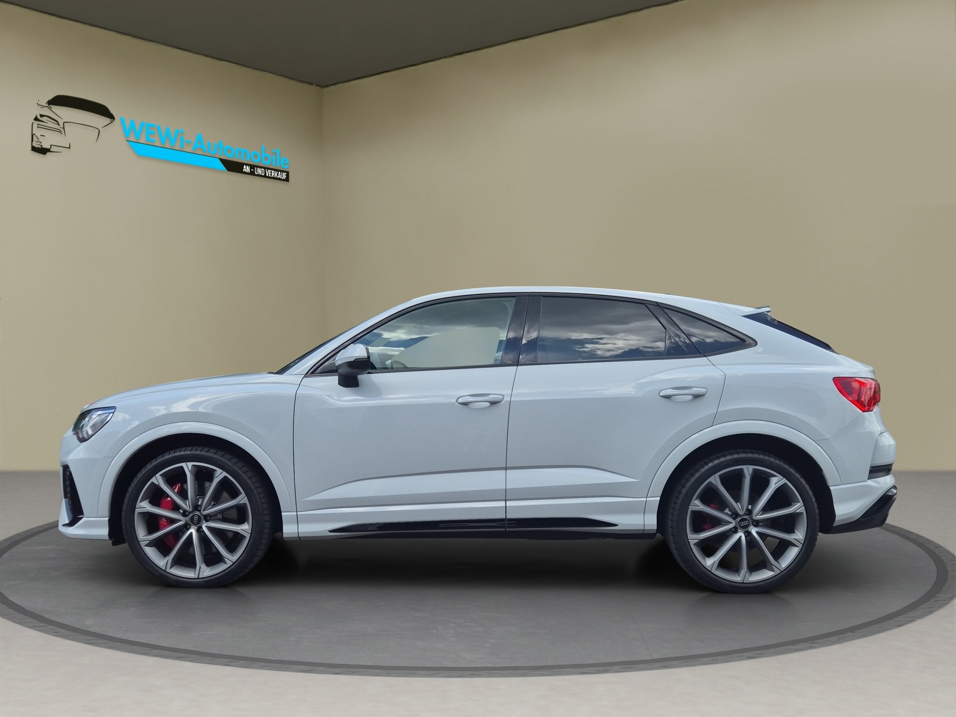 AUDI RS Q3 Sportback quattro S tronic-showroom-element-1