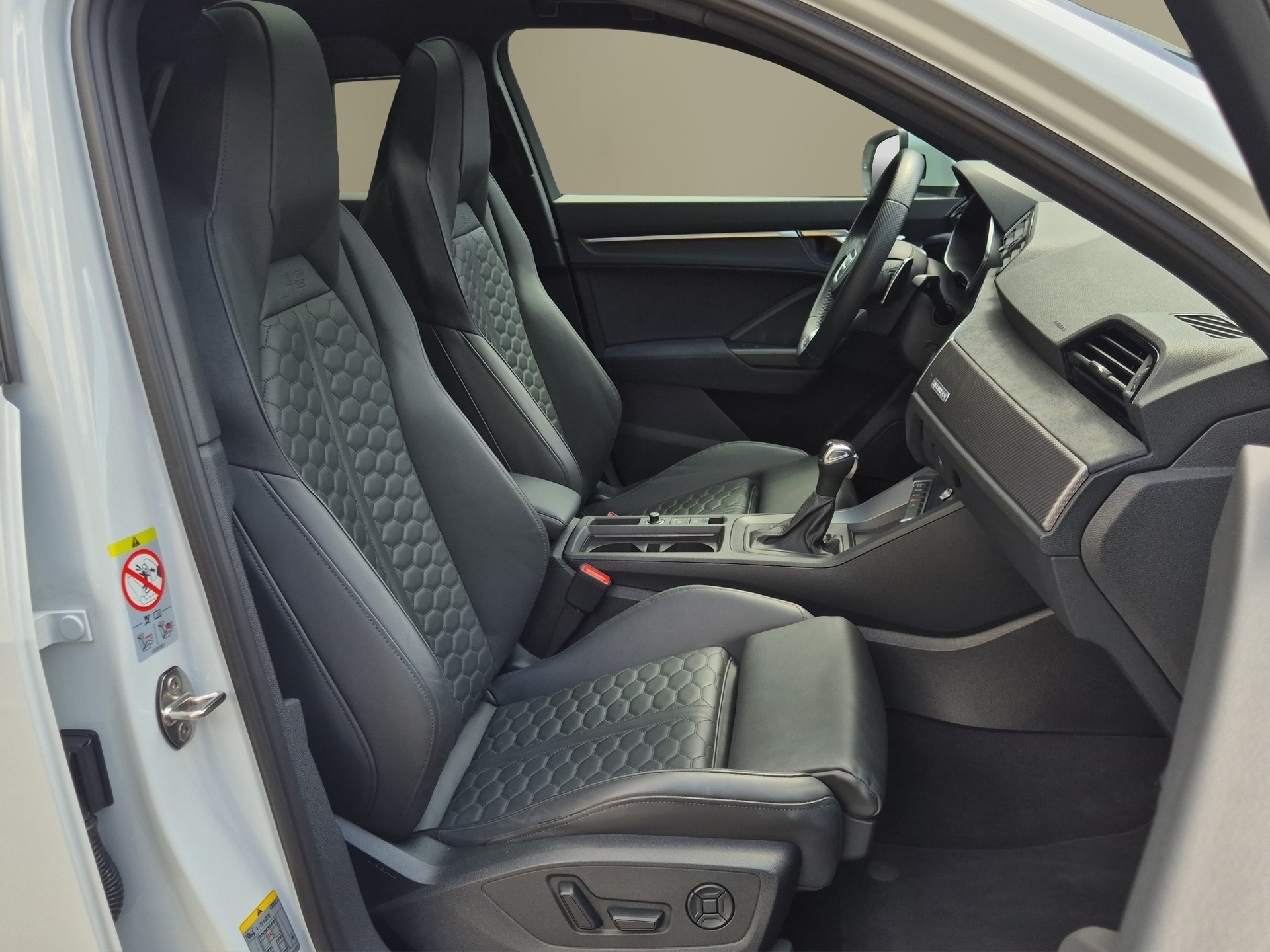 AUDI RS Q3 Sportback quattro S tronic-image-15