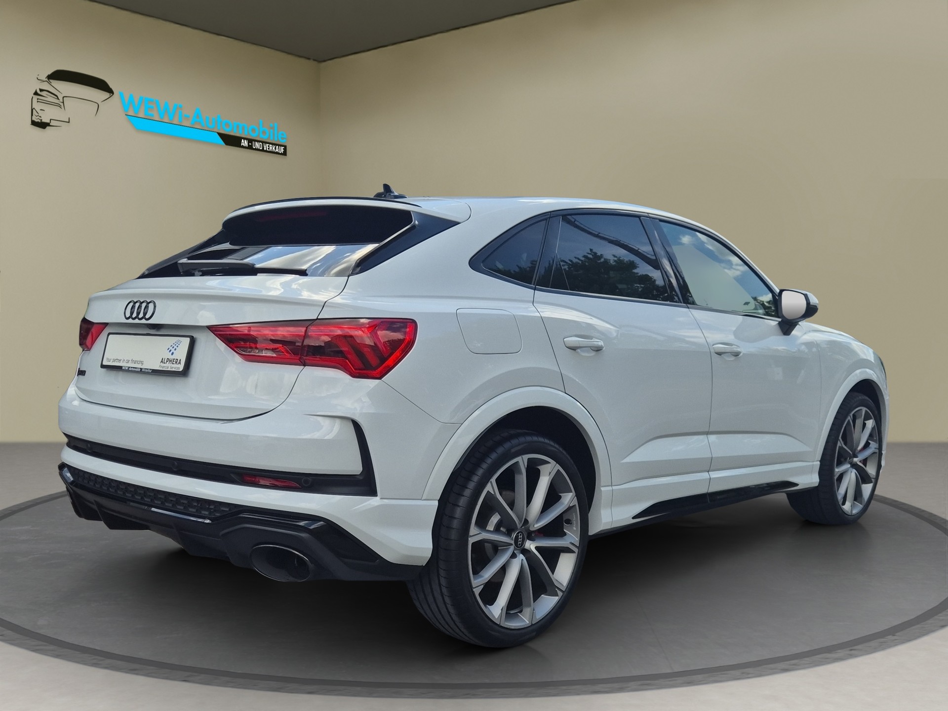 AUDI RS Q3 Sportback quattro S tronic-image-4