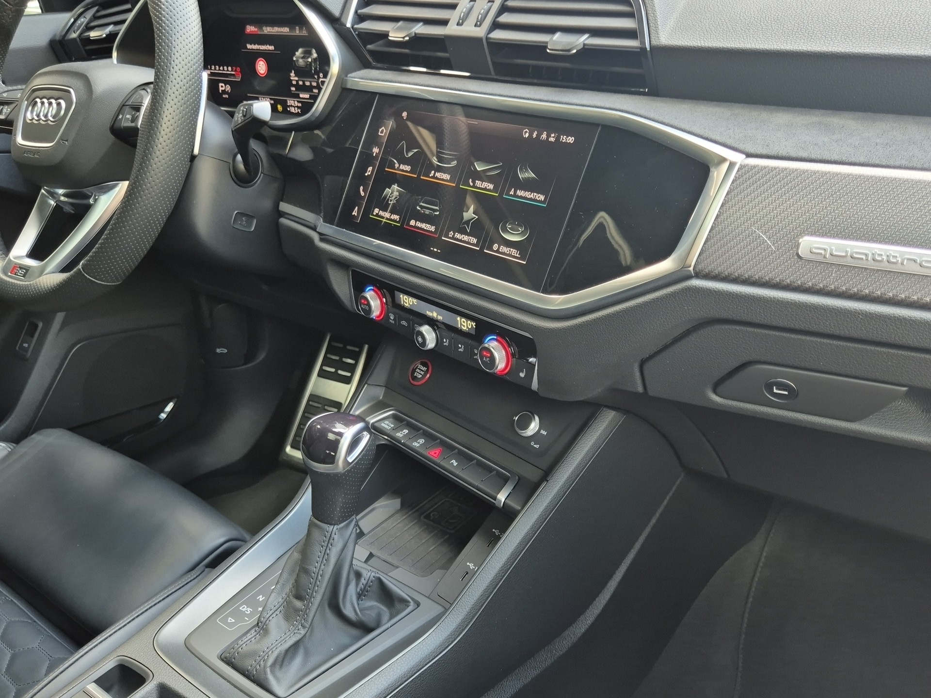 AUDI RS Q3 Sportback quattro S tronic-image-16