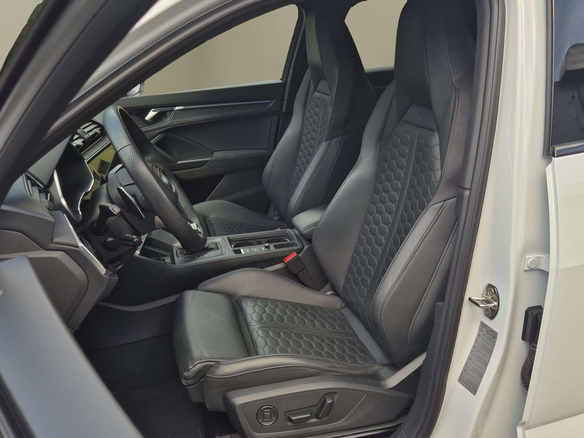 AUDI RS Q3 Sportback quattro S tronic-image-8