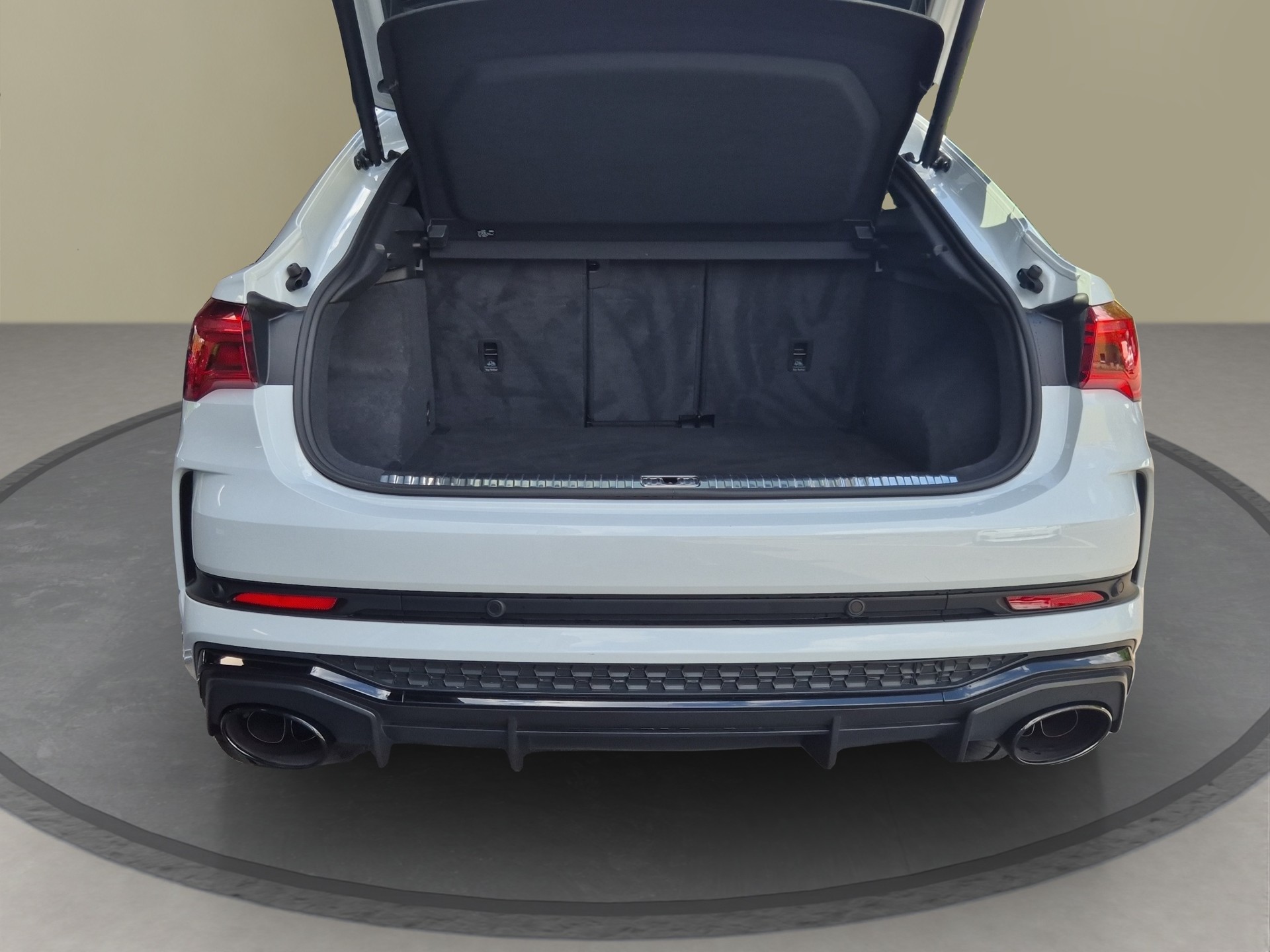 AUDI RS Q3 Sportback quattro S tronic-image-23