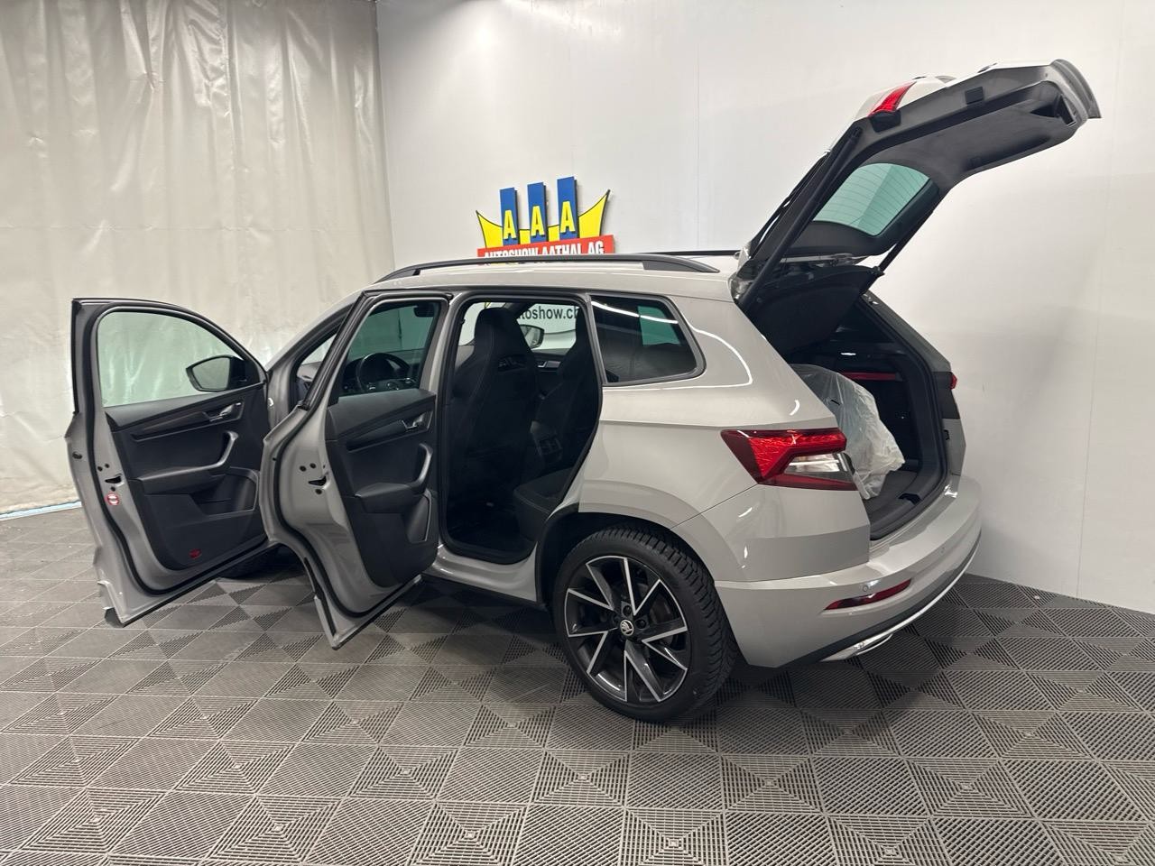 SKODA Karoq 2.0 TSI SportLine 4x4 DSG-image-13