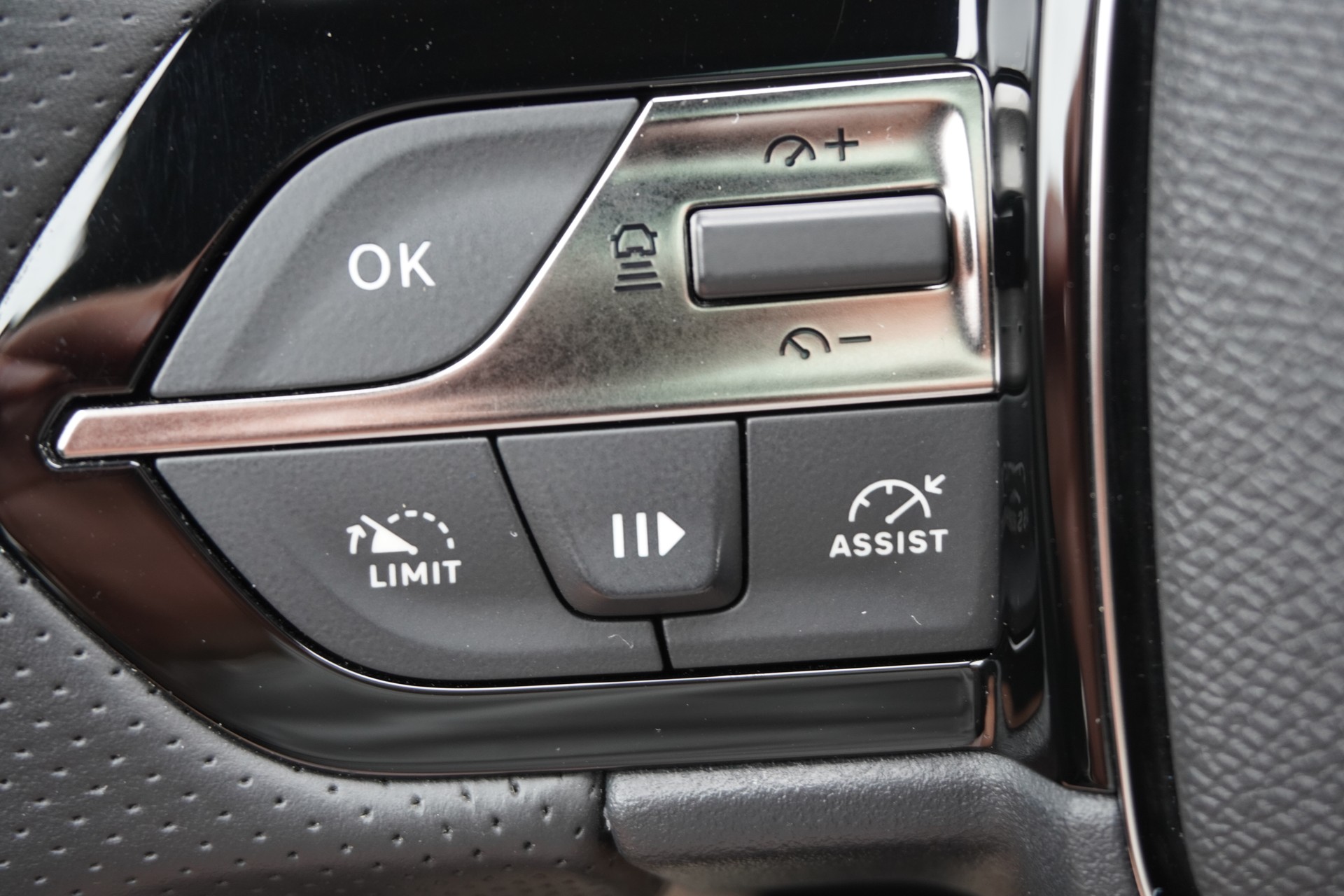 PEUGEOT 308 SW 1.6 PHEV 225 GT Pack-image-24