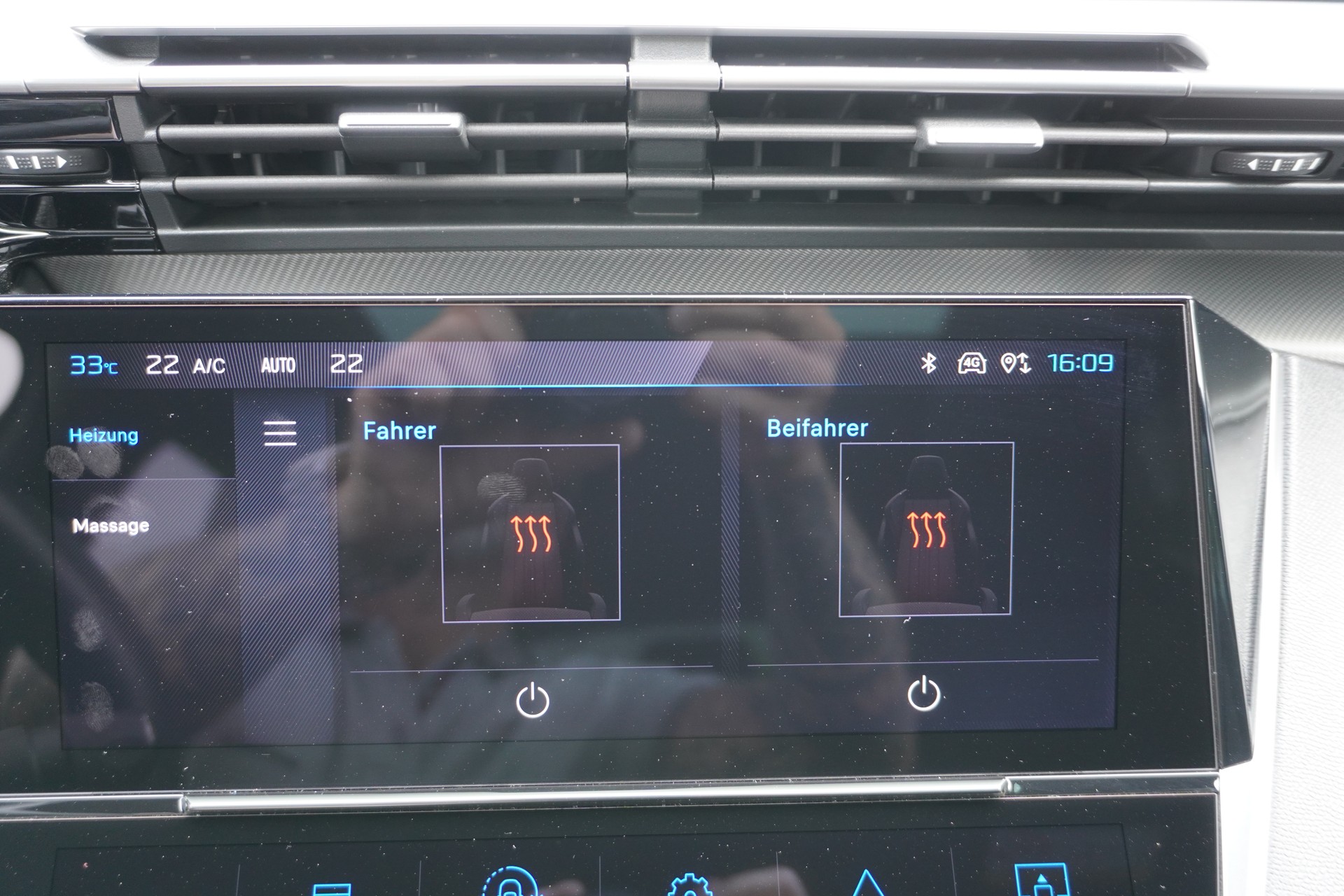 PEUGEOT 308 SW 1.6 PHEV 225 GT Pack-image-32