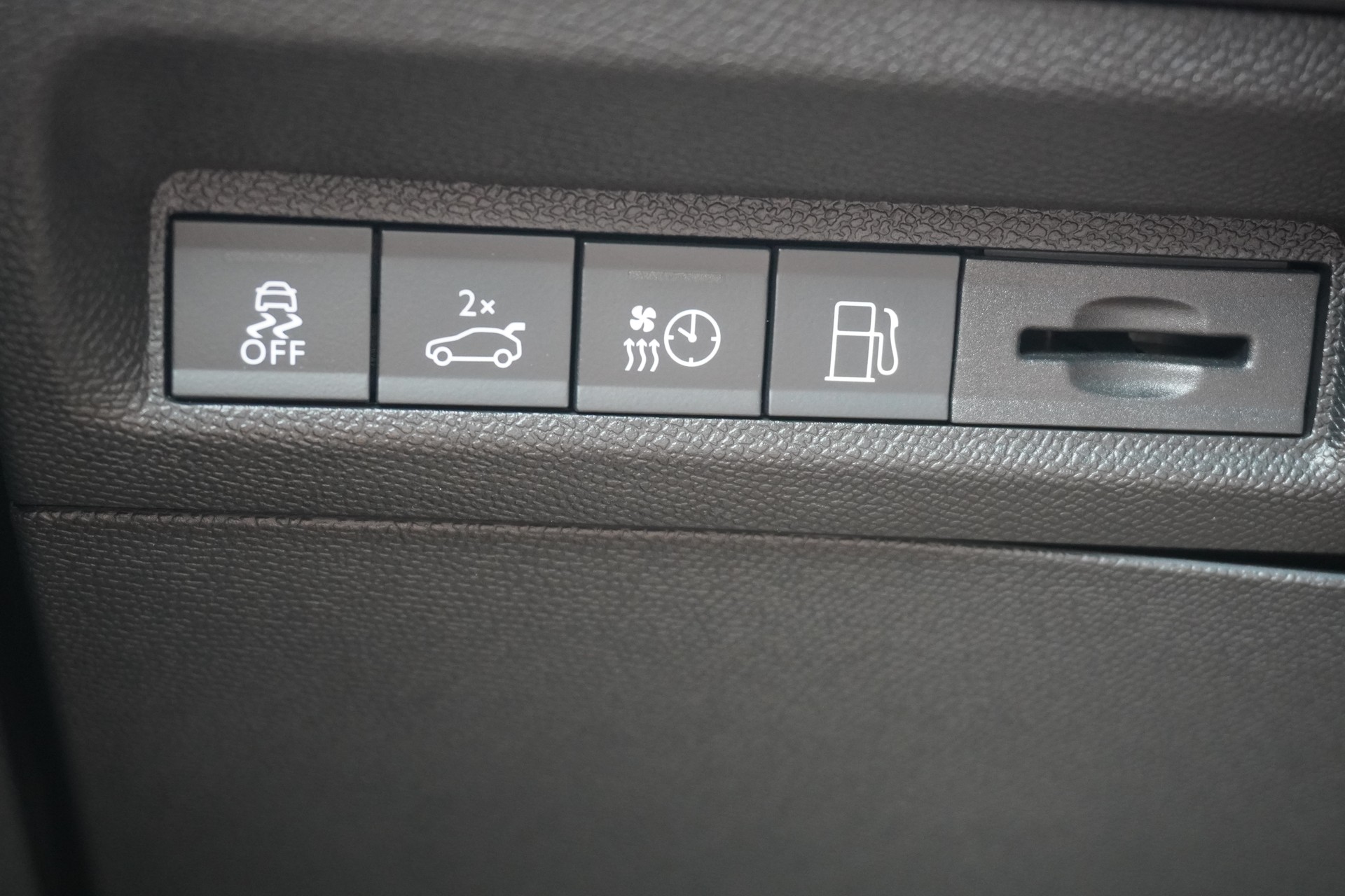 PEUGEOT 308 SW 1.6 PHEV 225 GT Pack-image-23