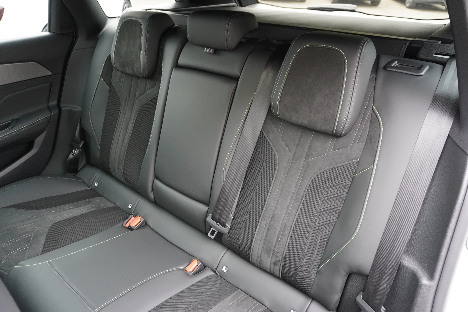 PEUGEOT 308 SW 1.6 PHEV 225 GT Pack-image-19