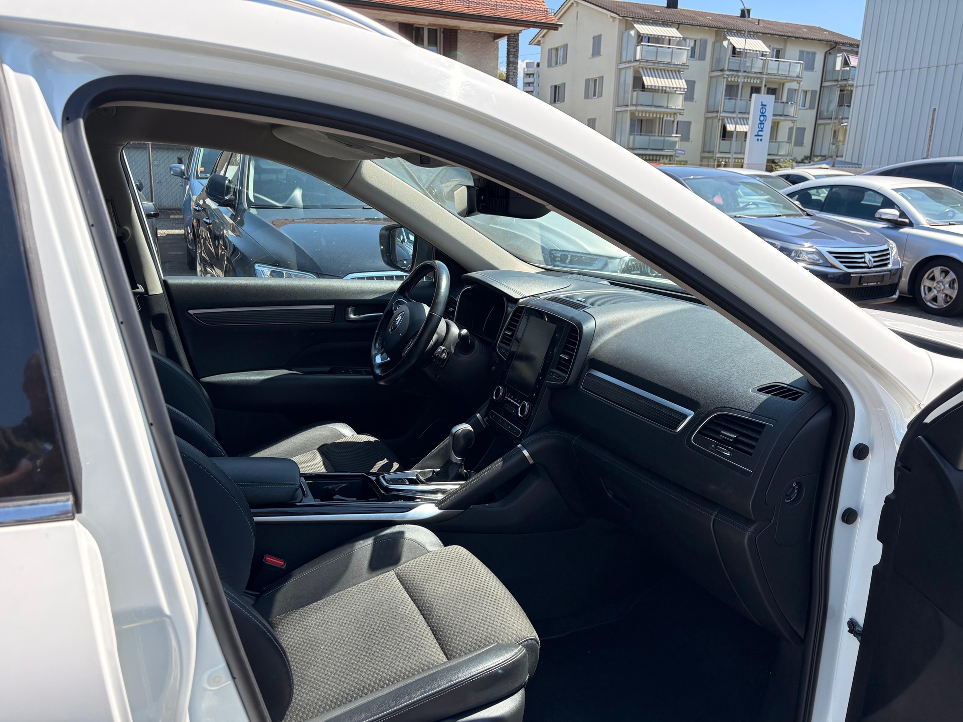 RENAULT Koleos 2.0 dCi Initiale Paris 4WD Xtronic CVT-image-4