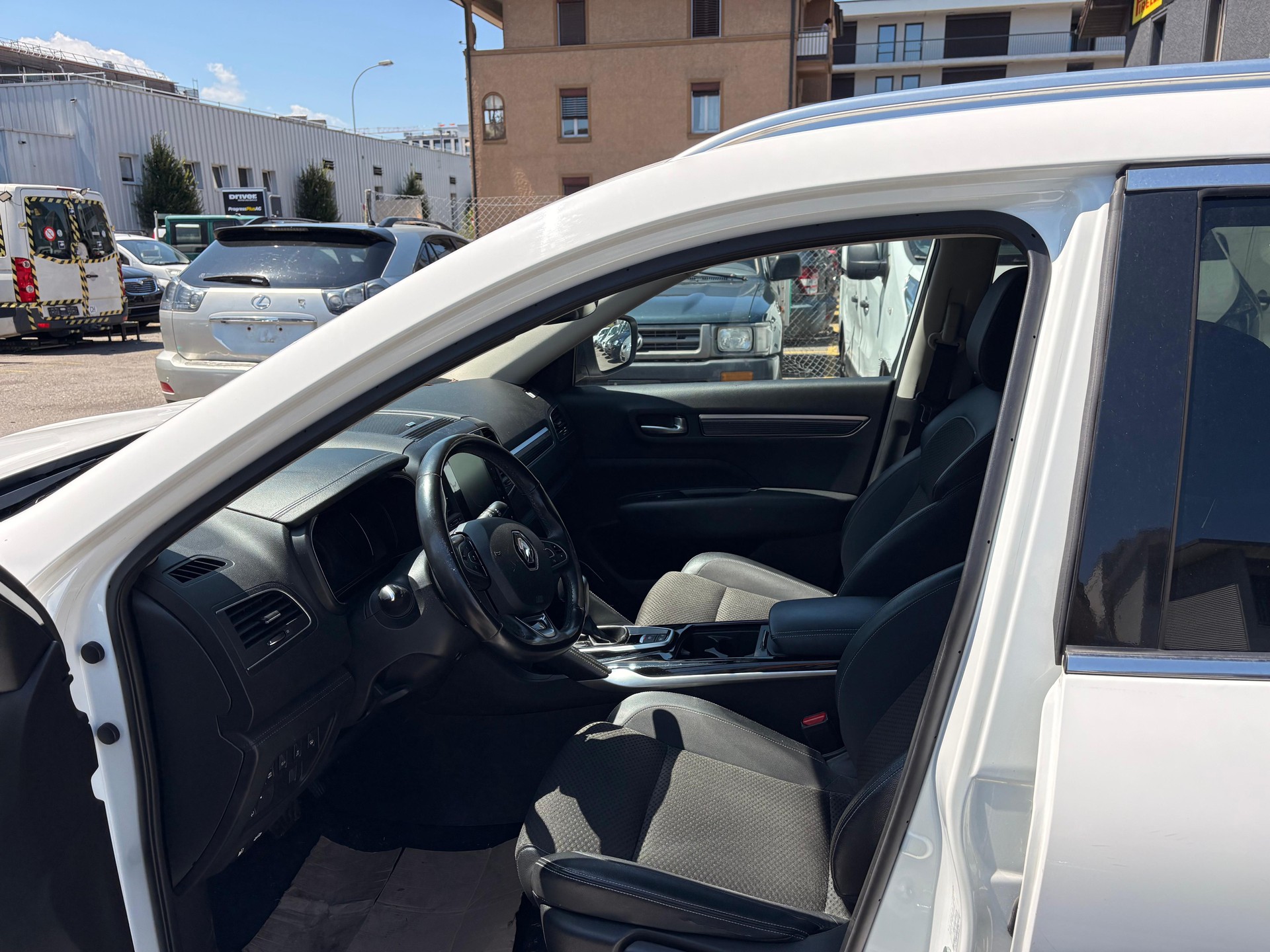 RENAULT Koleos 2.0 dCi Initiale Paris 4WD Xtronic CVT-image-5