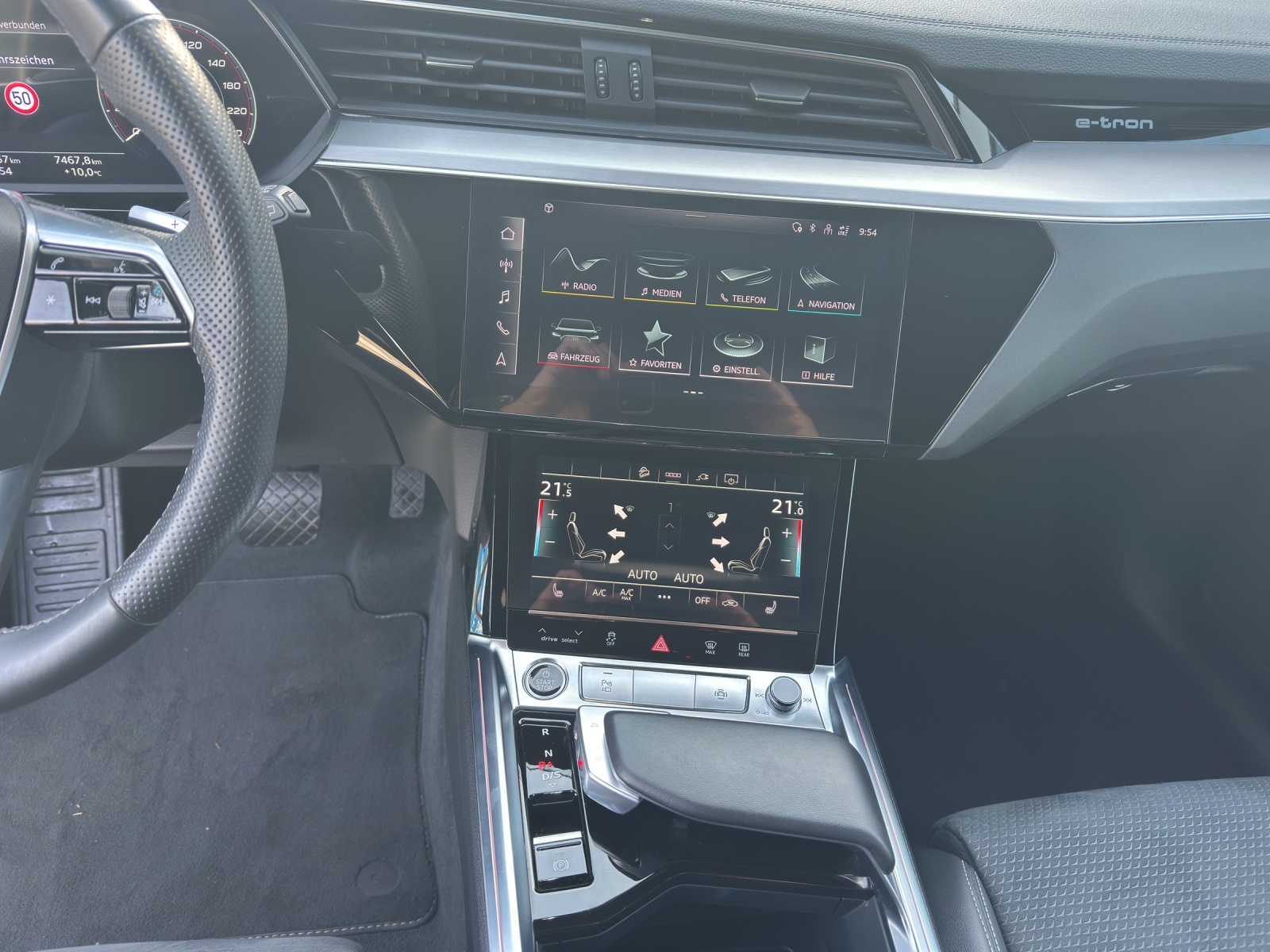 AUDI e-tron 55 Advanced Black Edition quattro-image-11