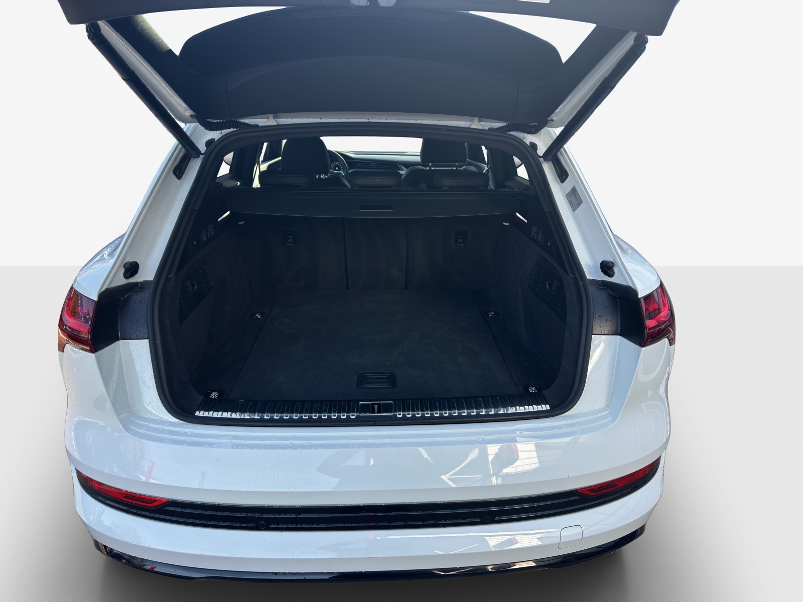AUDI e-tron 55 Advanced Black Edition quattro-image-13