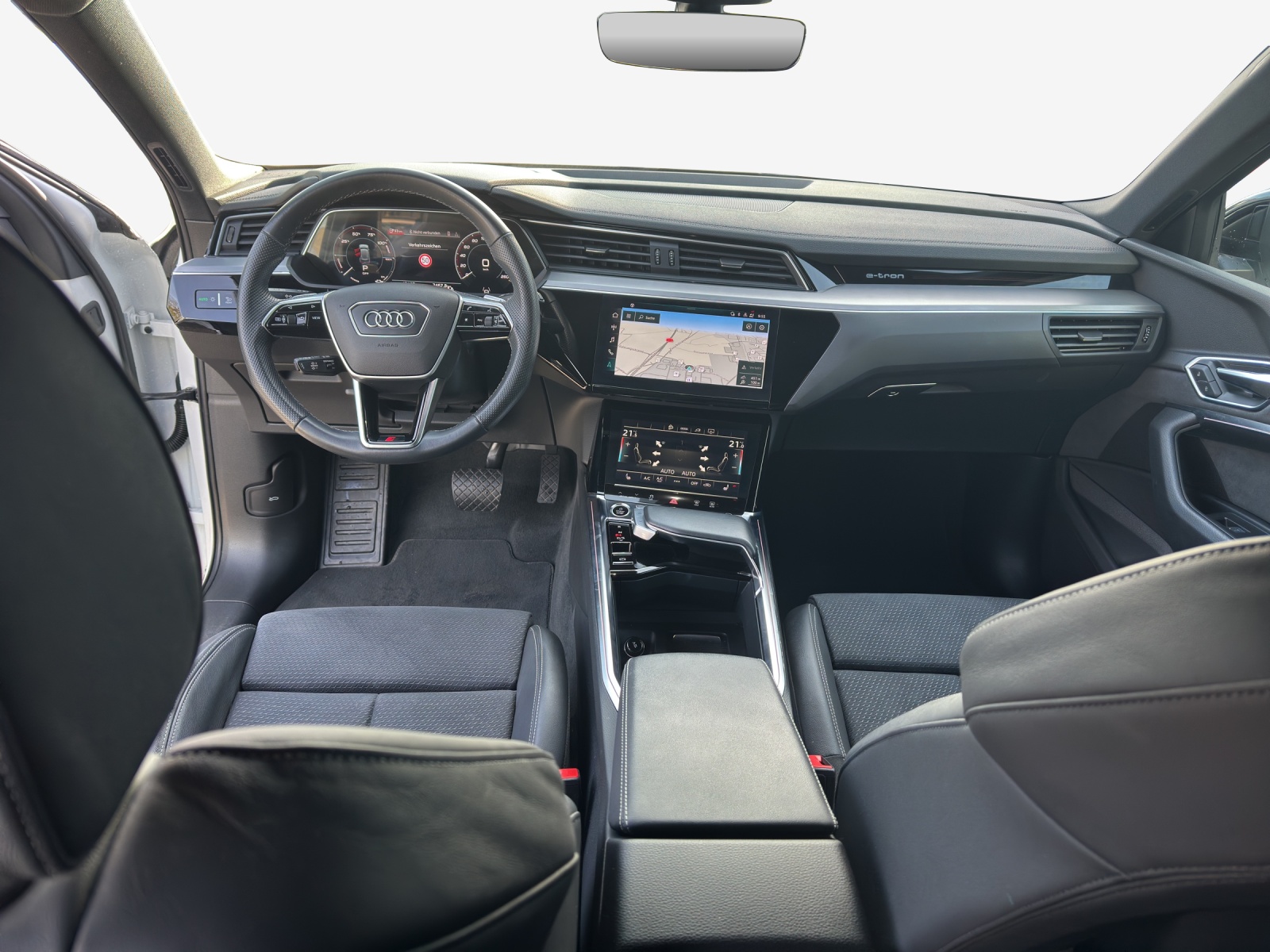AUDI e-tron 55 Advanced Black Edition quattro-image-9