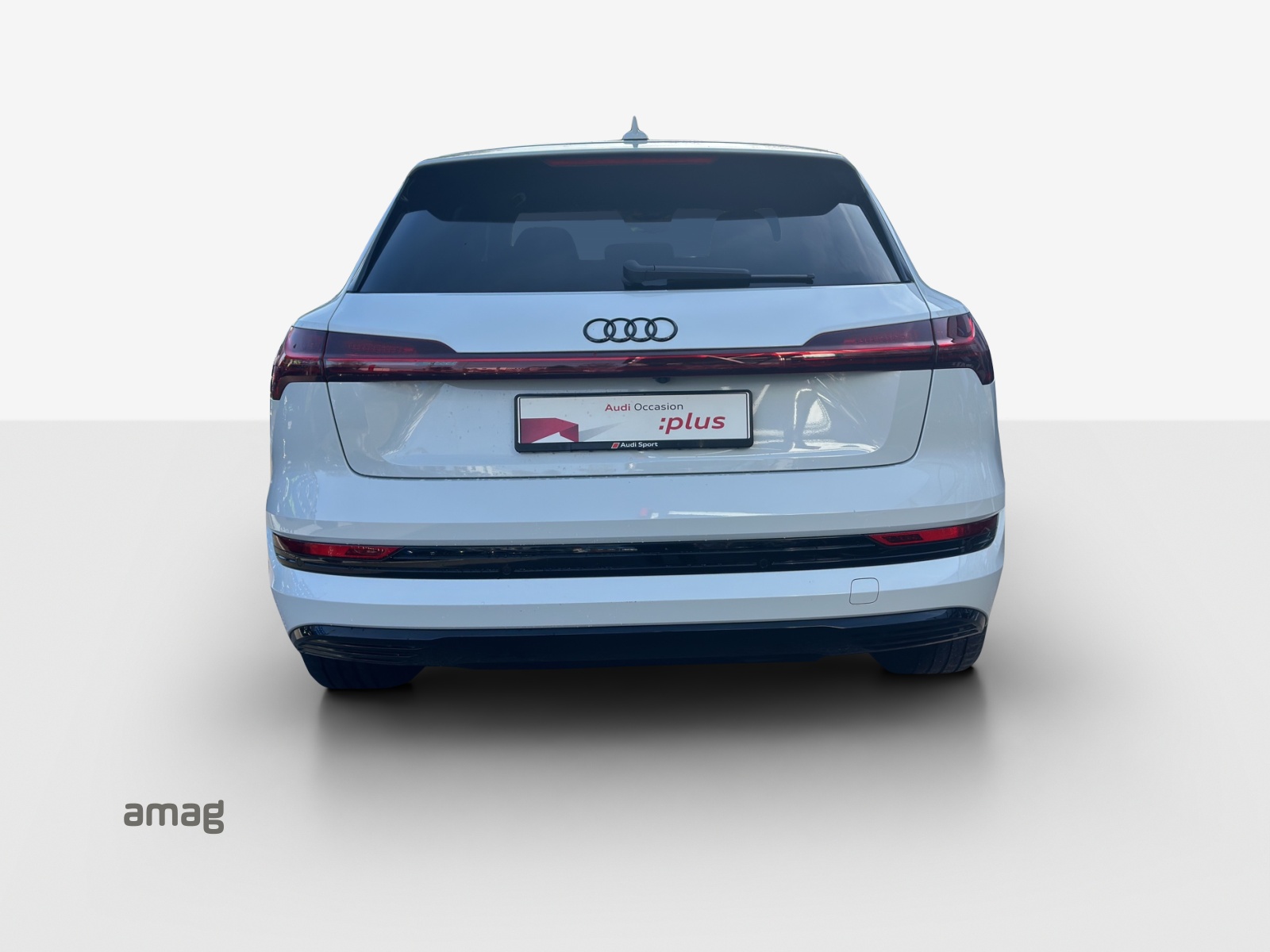 AUDI e-tron 55 Advanced Black Edition quattro-image-4