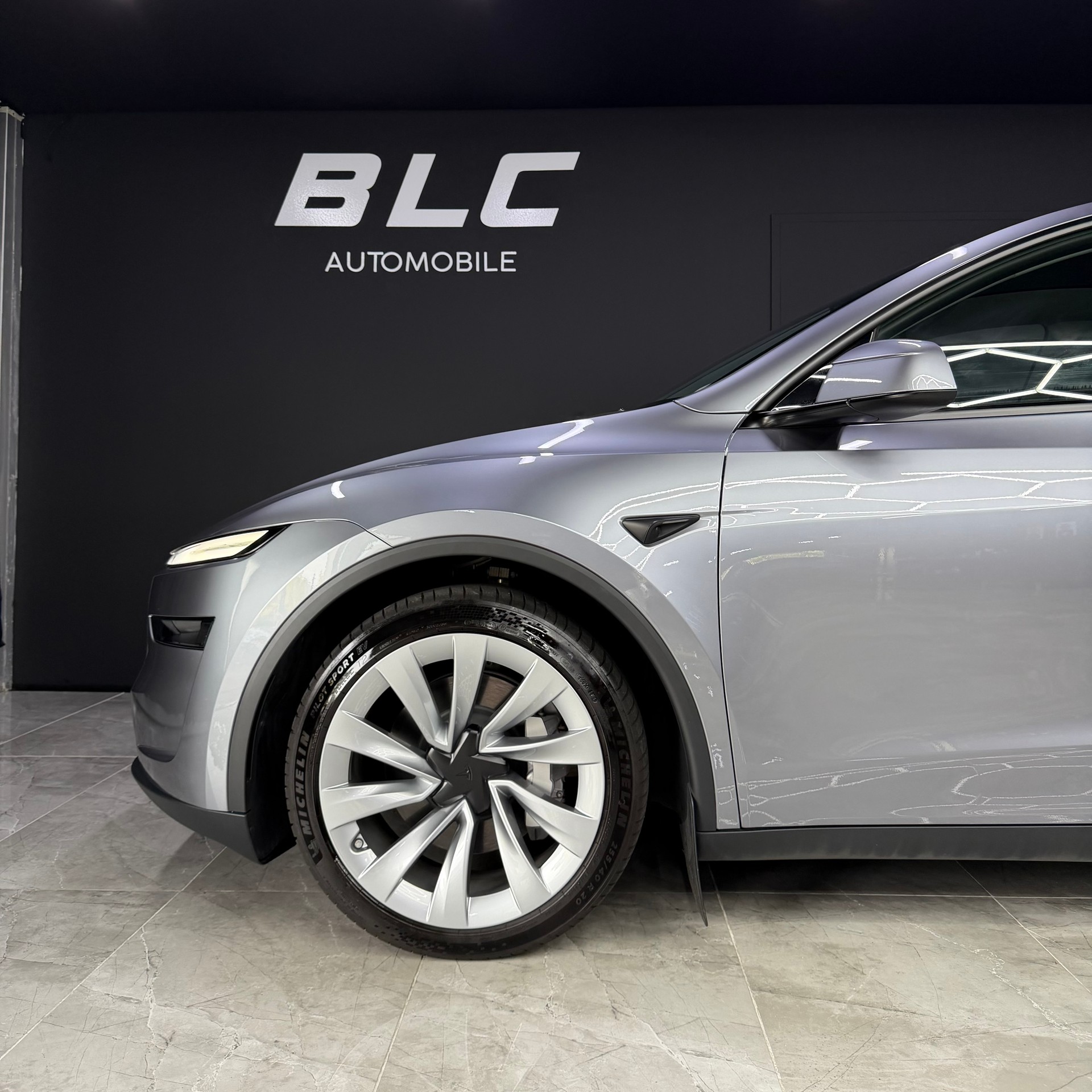 TESLA Model Y Long Range AWD Lackierung Quicksilver mit Enhanced Autopilot ink. 20 Zoll Helix 2.0 Felgen-image-3