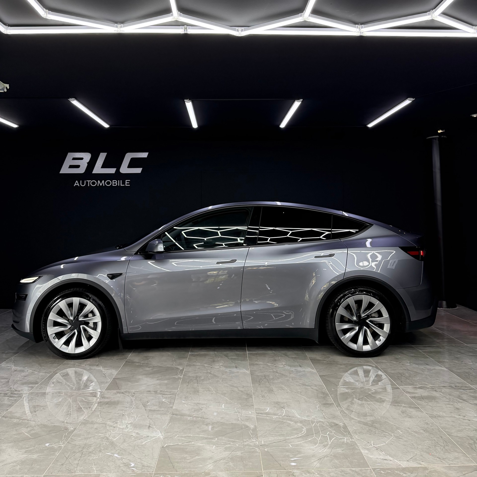 TESLA Model Y Long Range AWD Lackierung Quicksilver mit Enhanced Autopilot ink. 20 Zoll Helix 2.0 Felgen-image-2