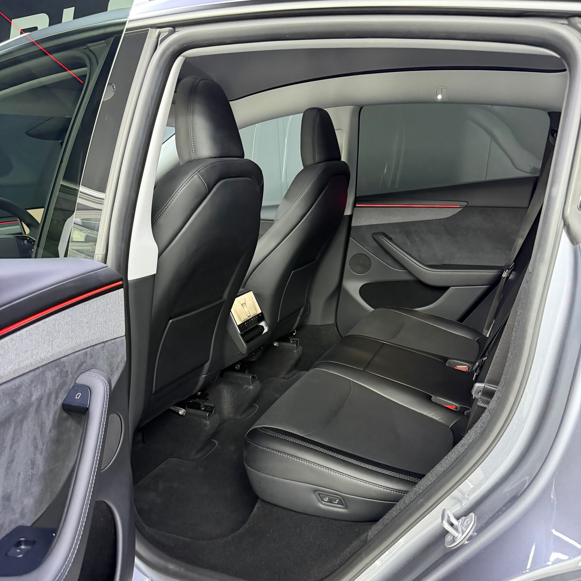TESLA Model Y Long Range AWD Lackierung Quicksilver mit Enhanced Autopilot ink. 20 Zoll Helix 2.0 Felgen-image-8