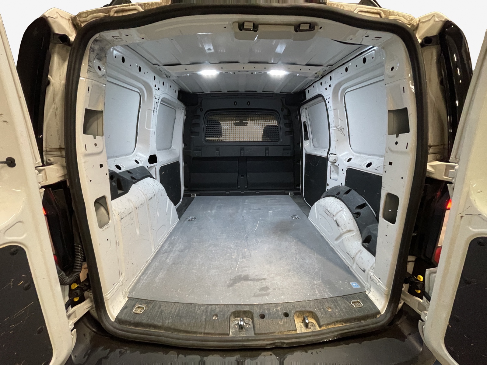 VW Caddy Cargo 1.5 TSI Entry-image-12
