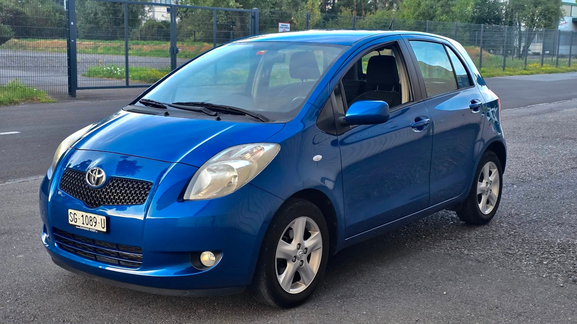 TOYOTA Yaris 1.3 Linea Sol-image-2