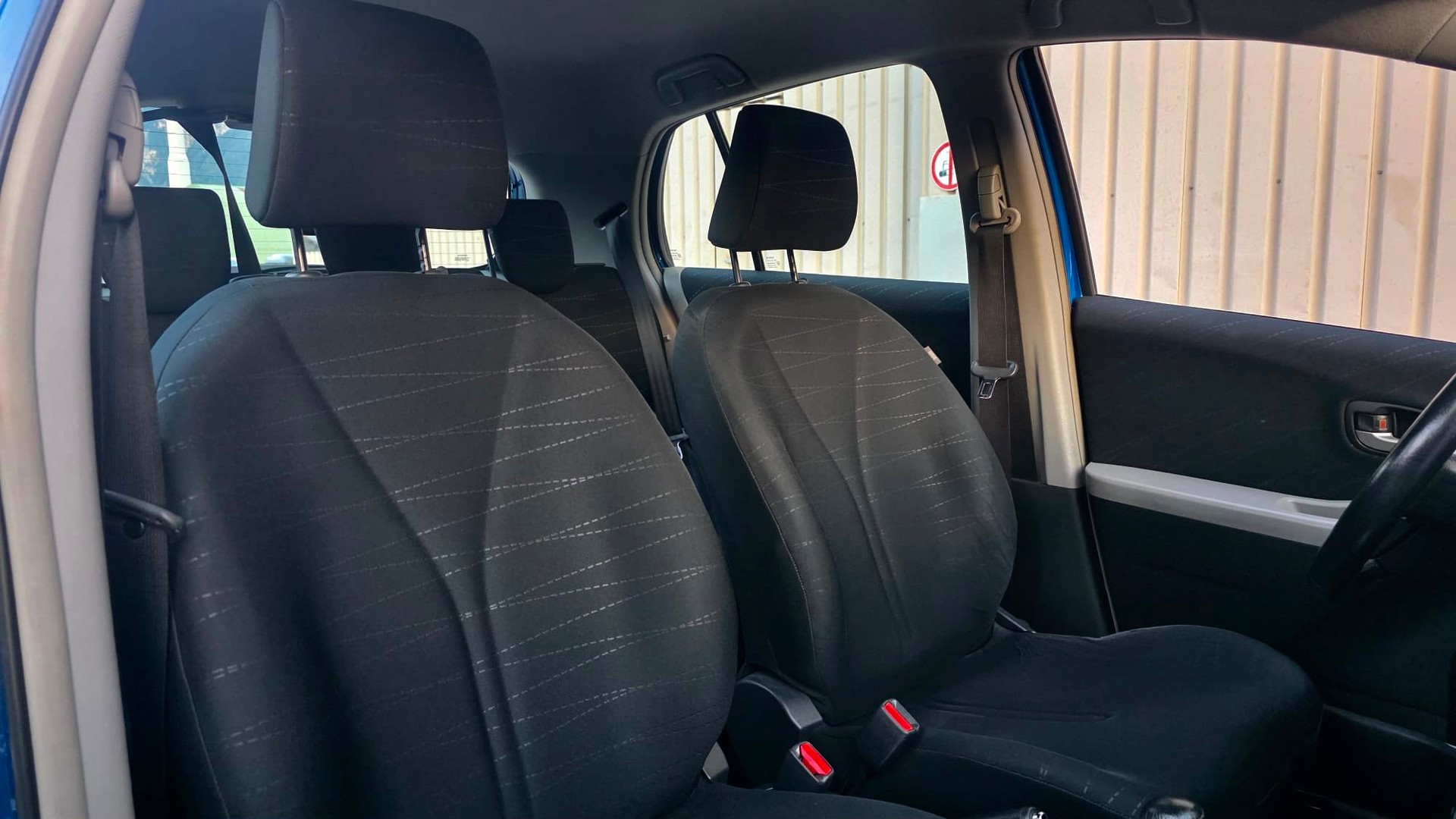 TOYOTA Yaris 1.3 Linea Sol-image-8