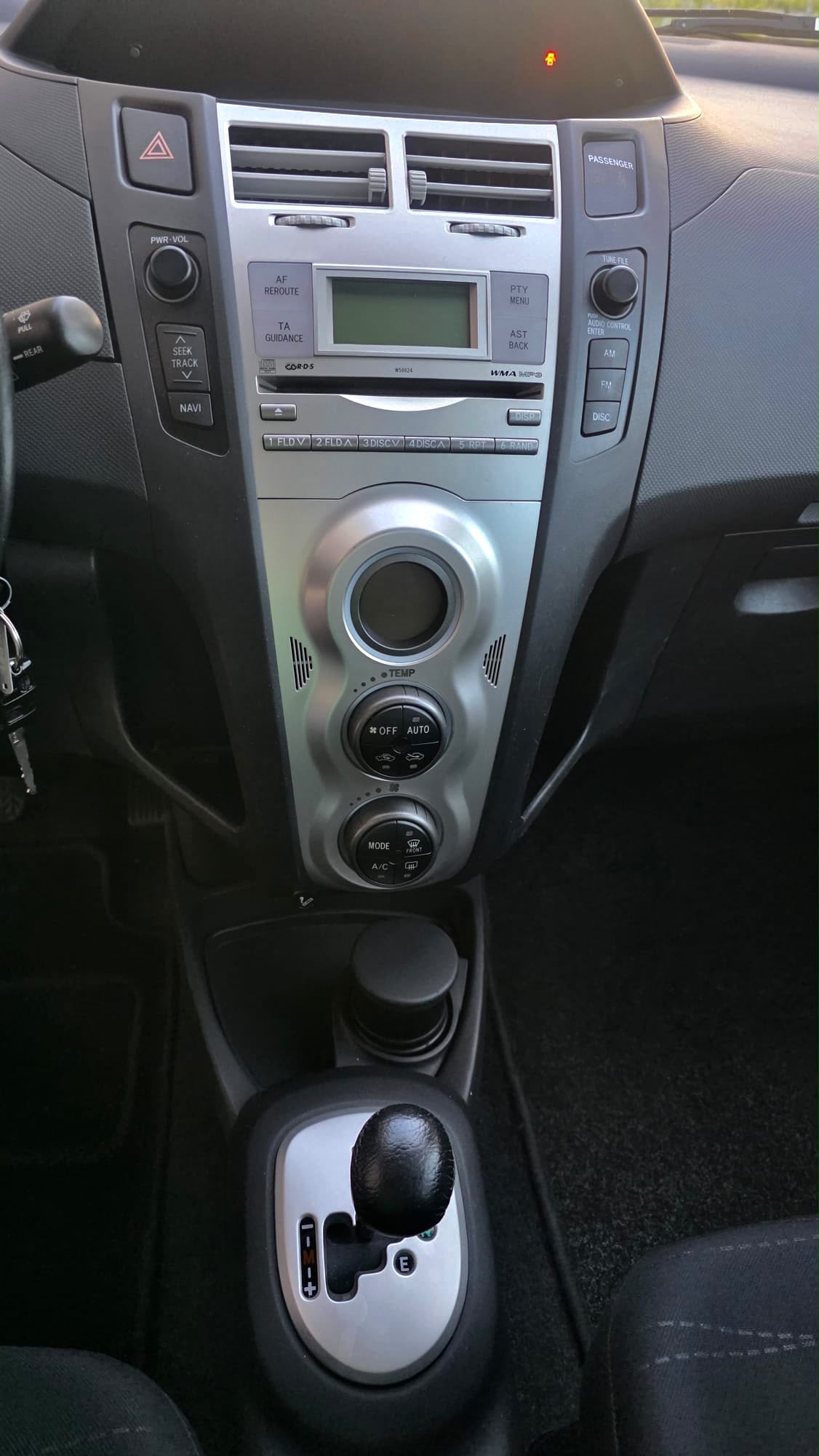TOYOTA Yaris 1.3 Linea Sol-image-10
