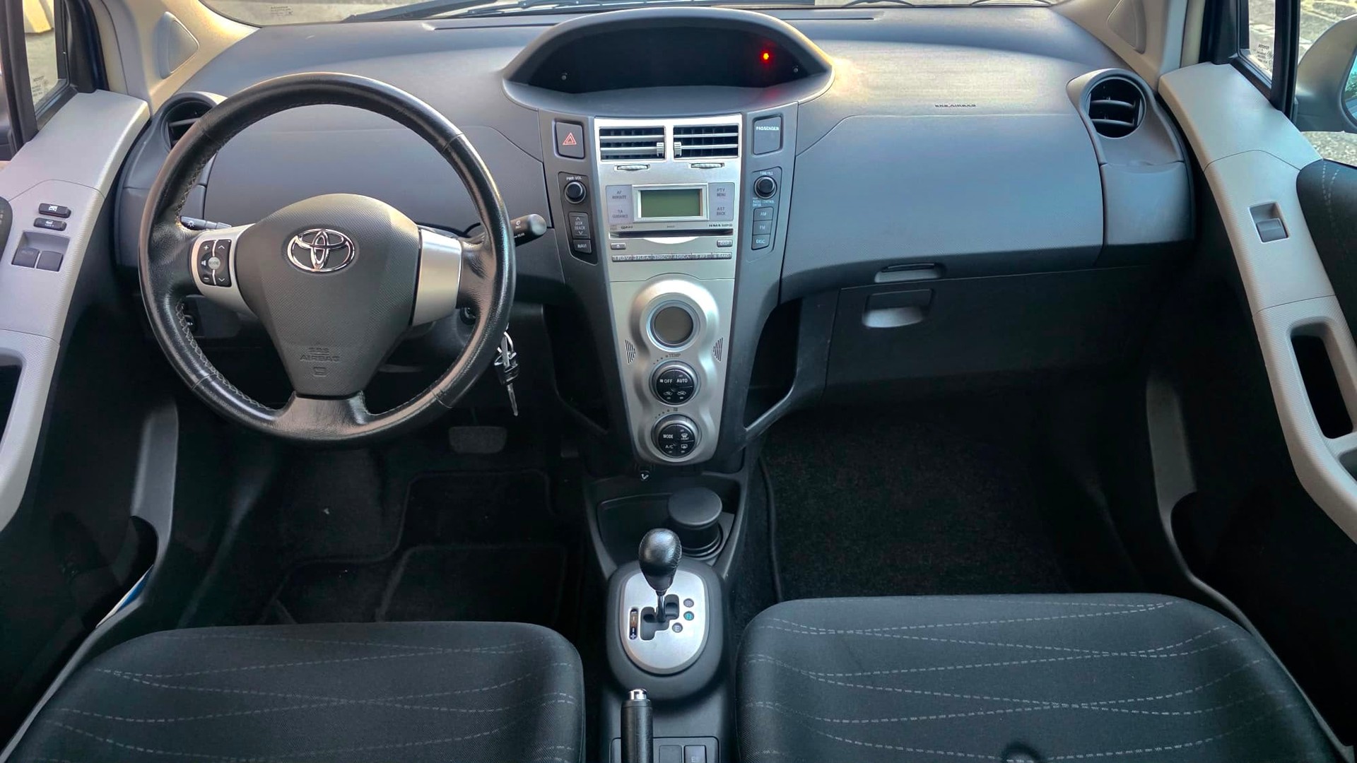 TOYOTA Yaris 1.3 Linea Sol-image-11