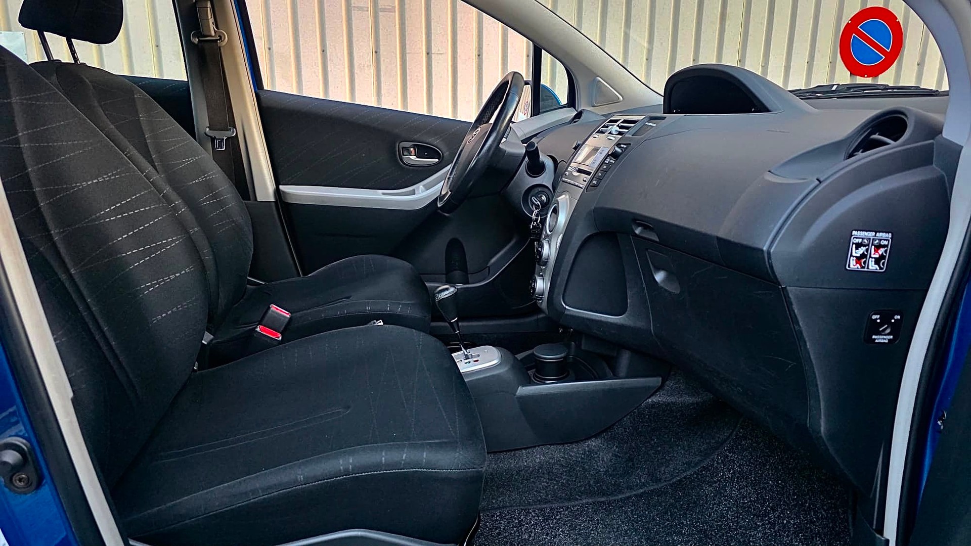 TOYOTA Yaris 1.3 Linea Sol-image-7