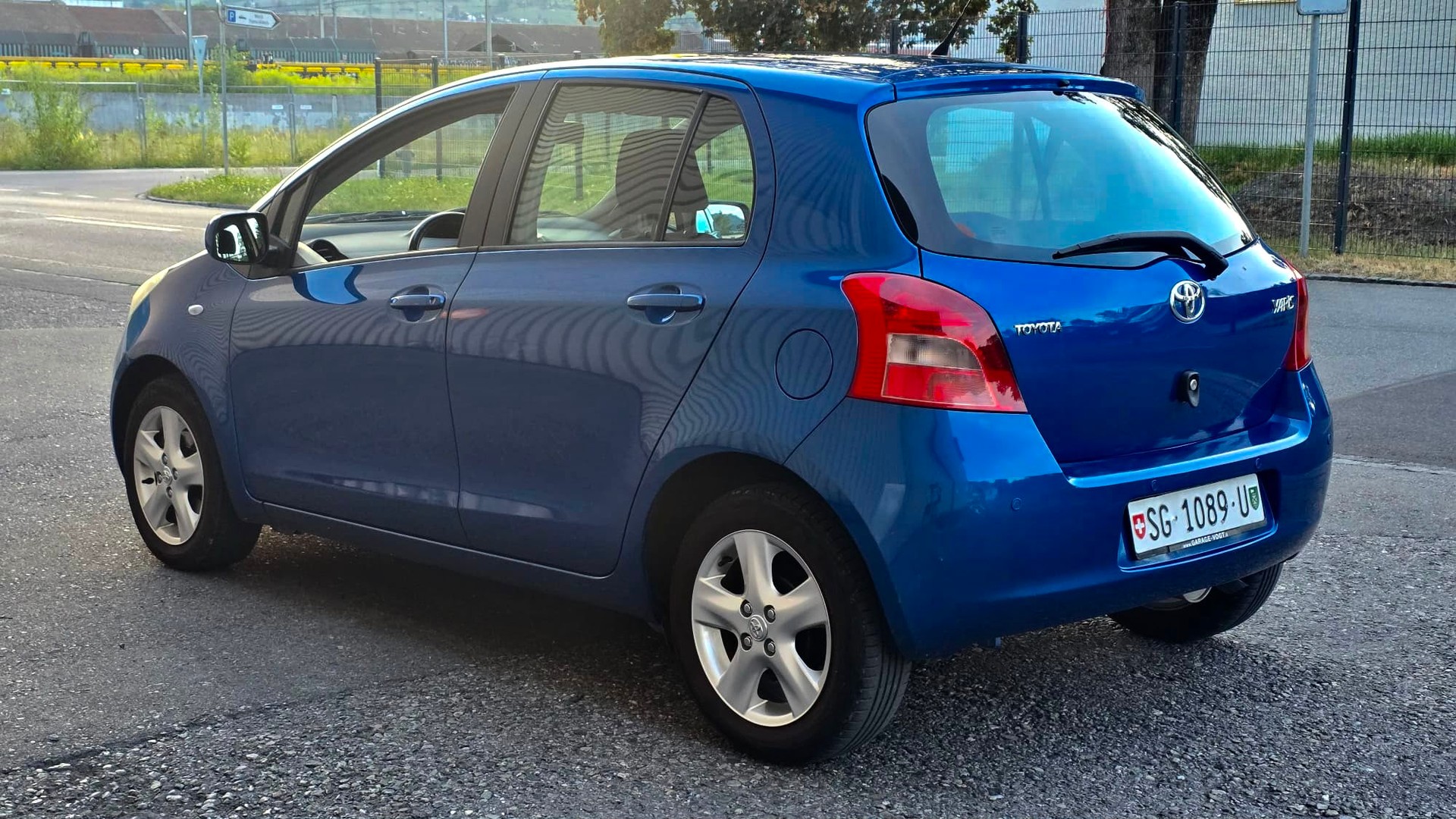 TOYOTA Yaris 1.3 Linea Sol-image-3