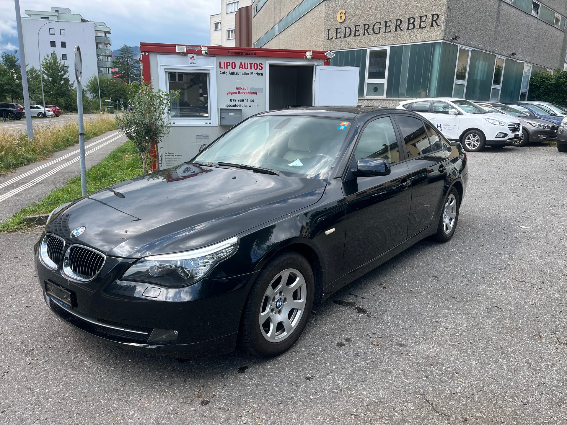 BMW 523i-image-1