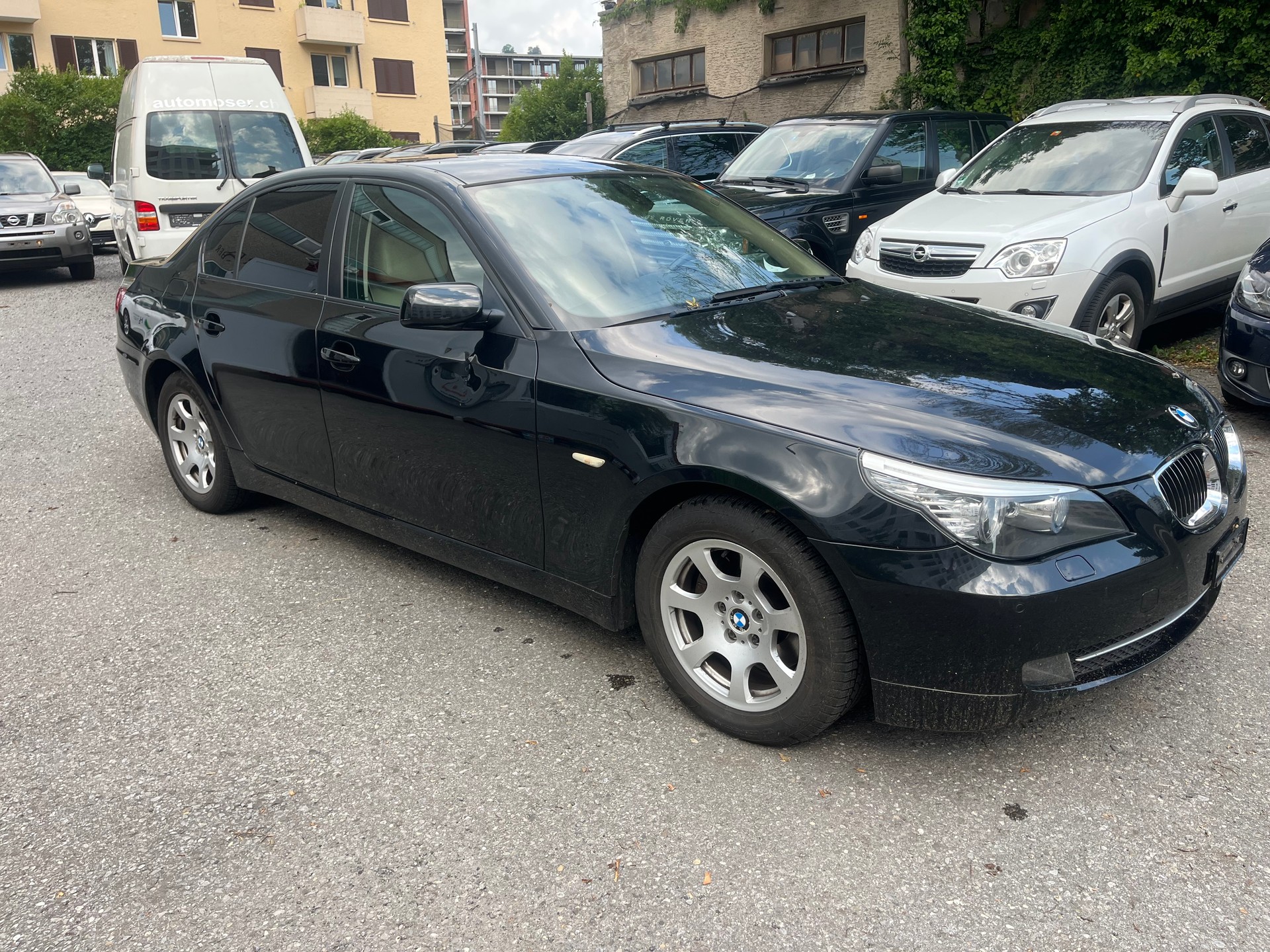 BMW 523i-image-5