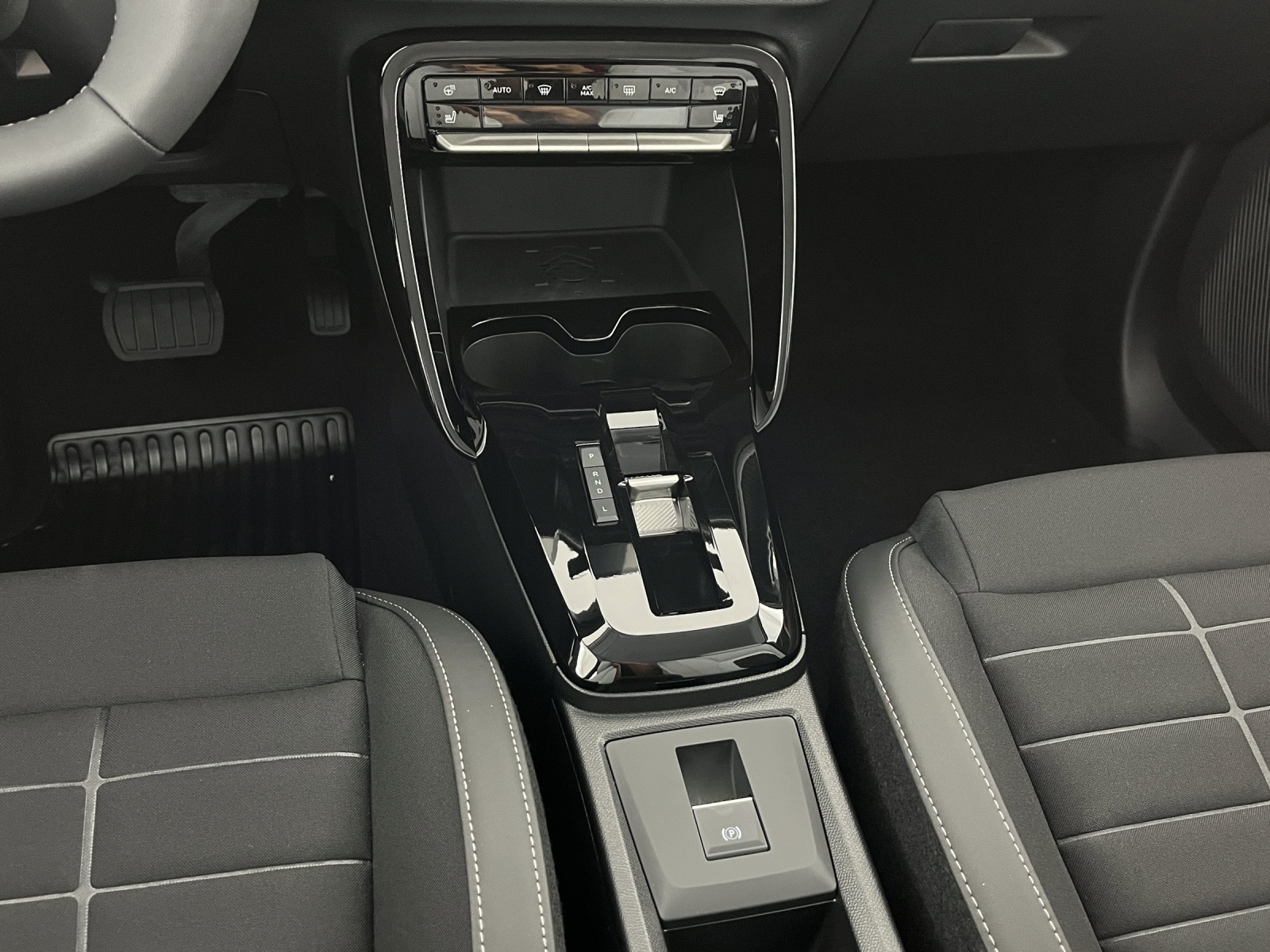CITROEN C3 1.2 Hybrid Max-image-13