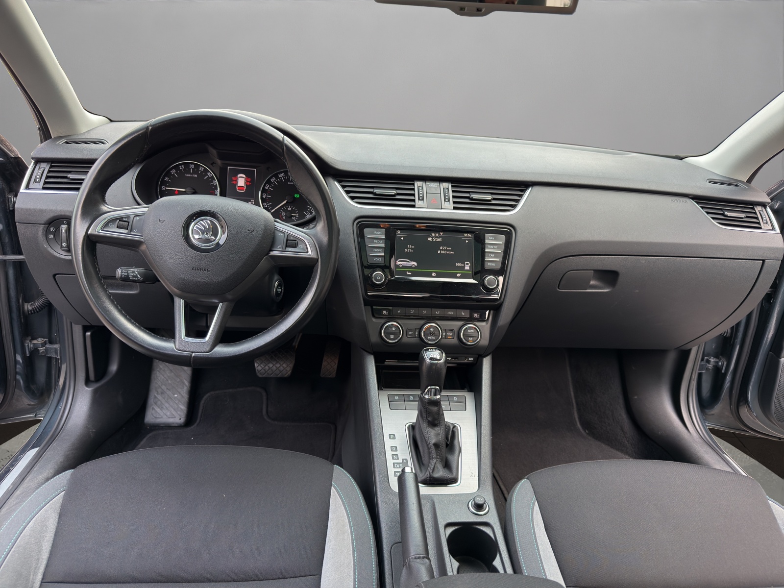SKODA Octavia Combi 2.0 TDI Swiss Joy 4x4 DSG-image-13