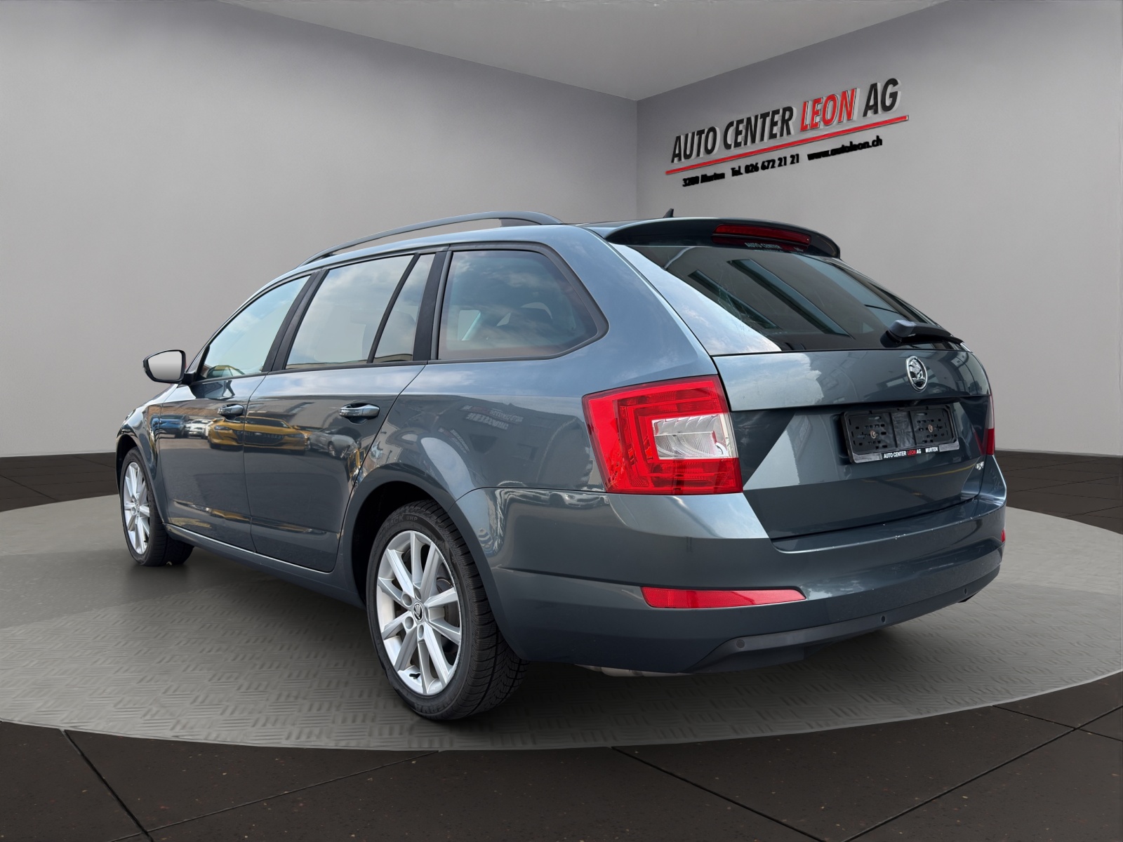 SKODA Octavia Combi 2.0 TDI Swiss Joy 4x4 DSG-showroom-element-3