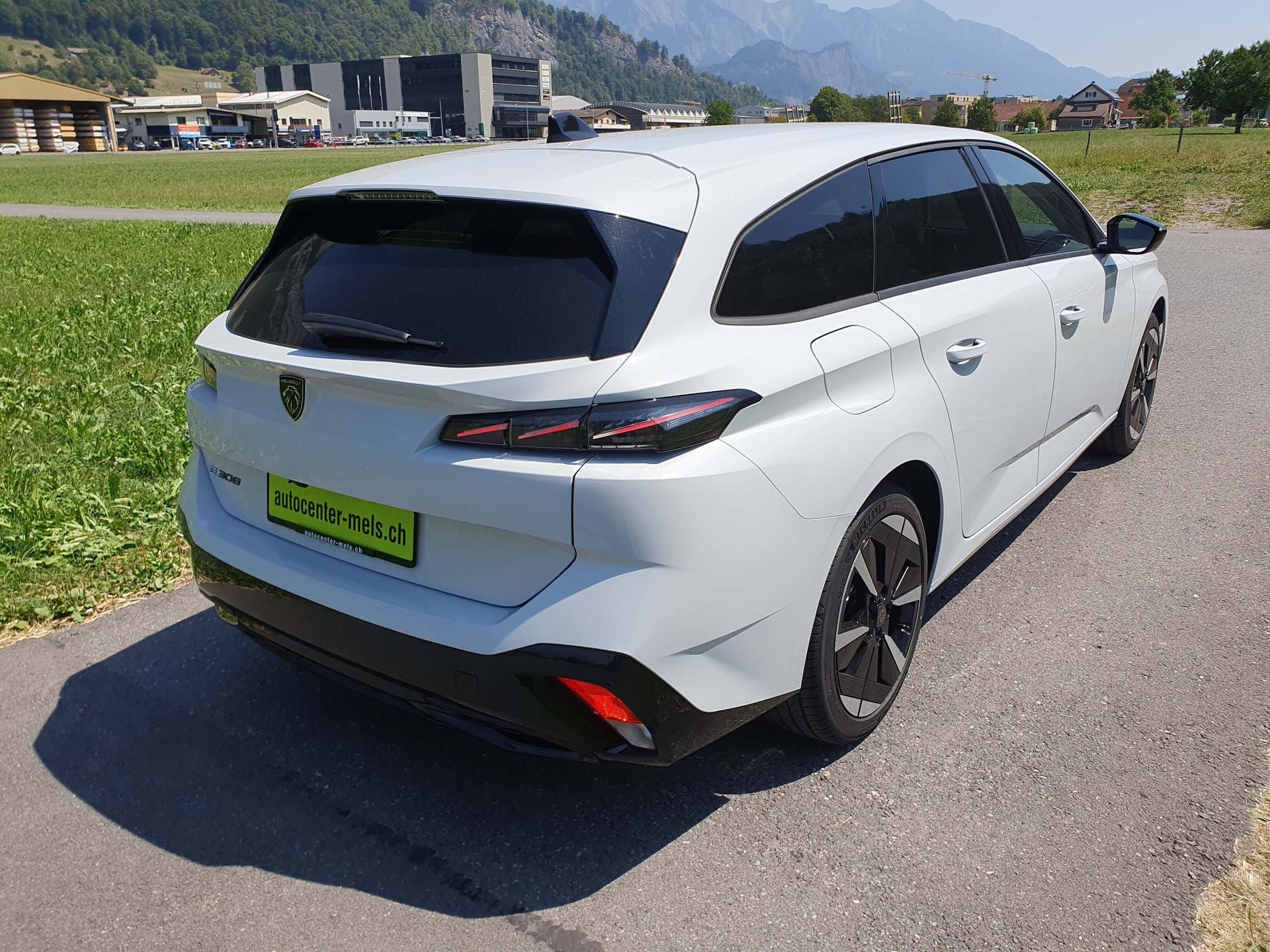 PEUGEOT 308 SW e-Allure-image-7