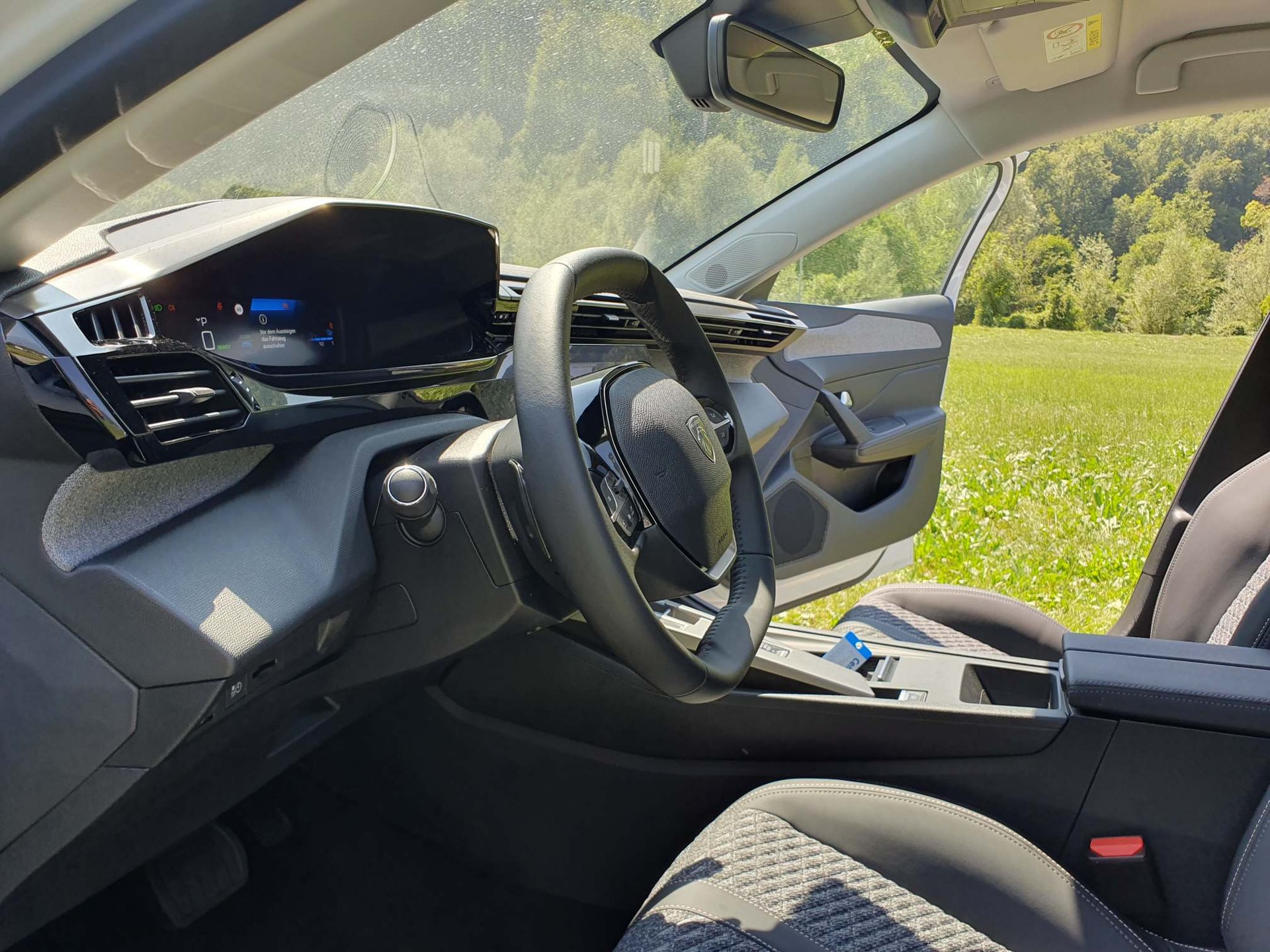 PEUGEOT 308 SW e-Allure-image-9